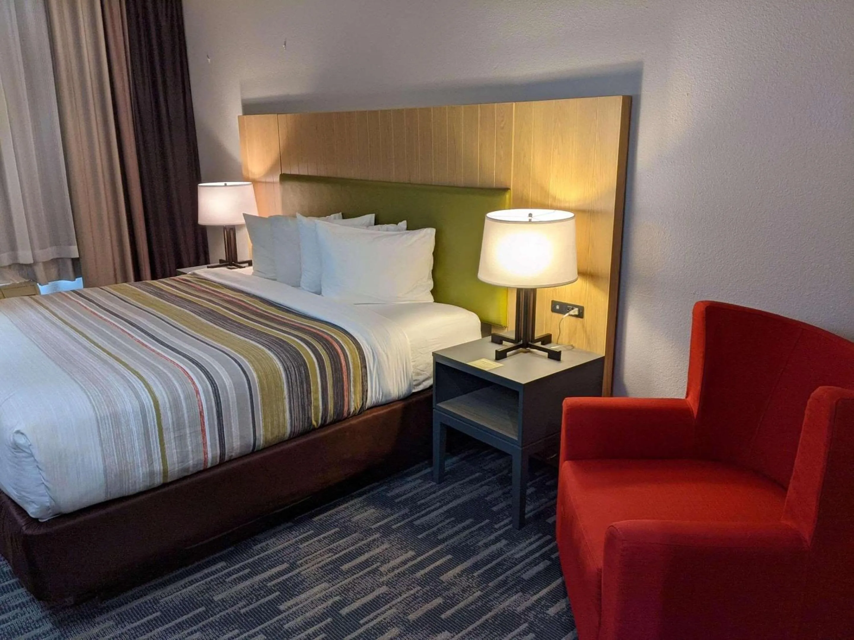 Bedroom, Bed in Country Inn & Suites by Radisson, Nashville, TN