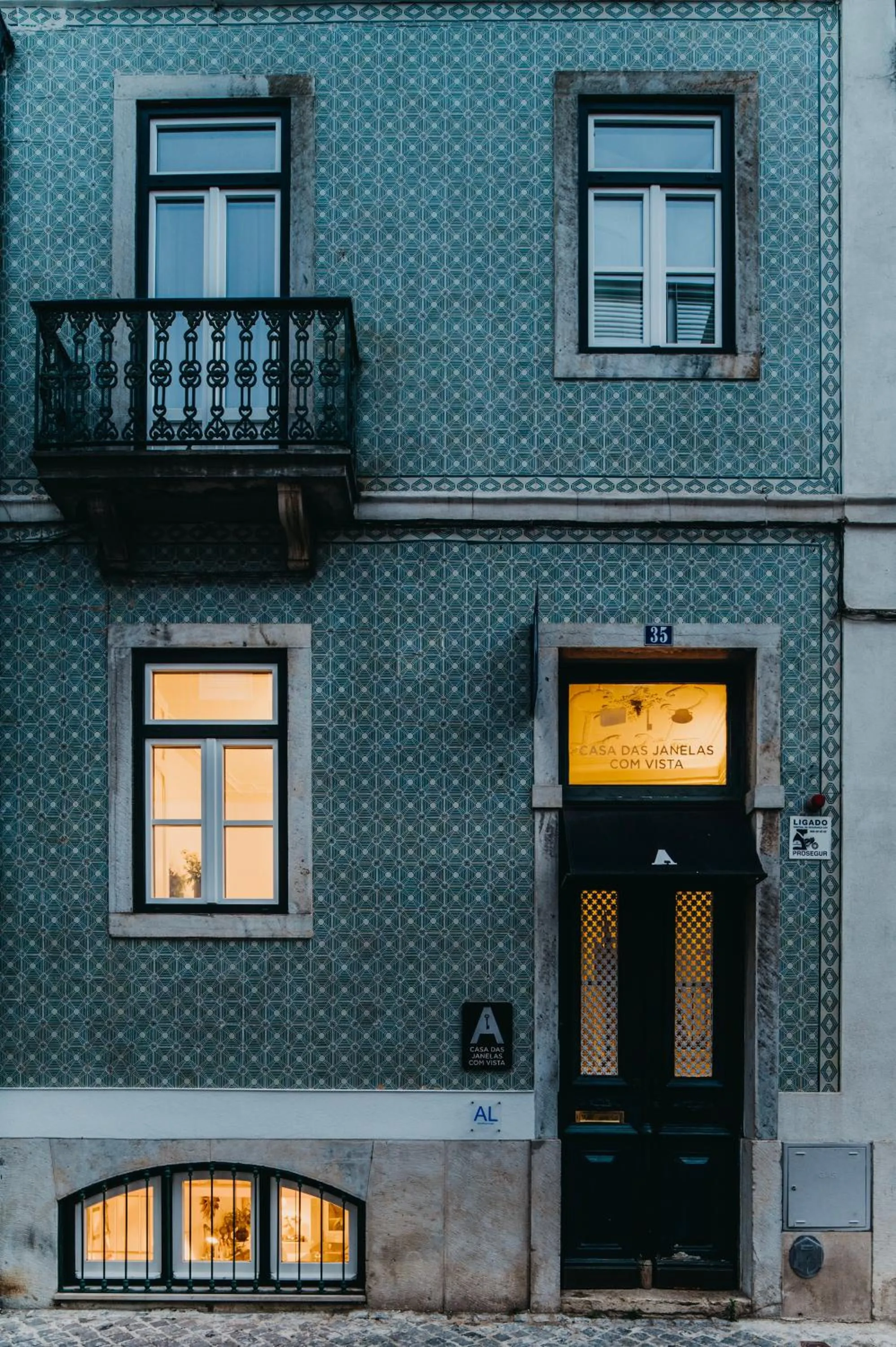 Facade/entrance in Casa das Janelas com Vista