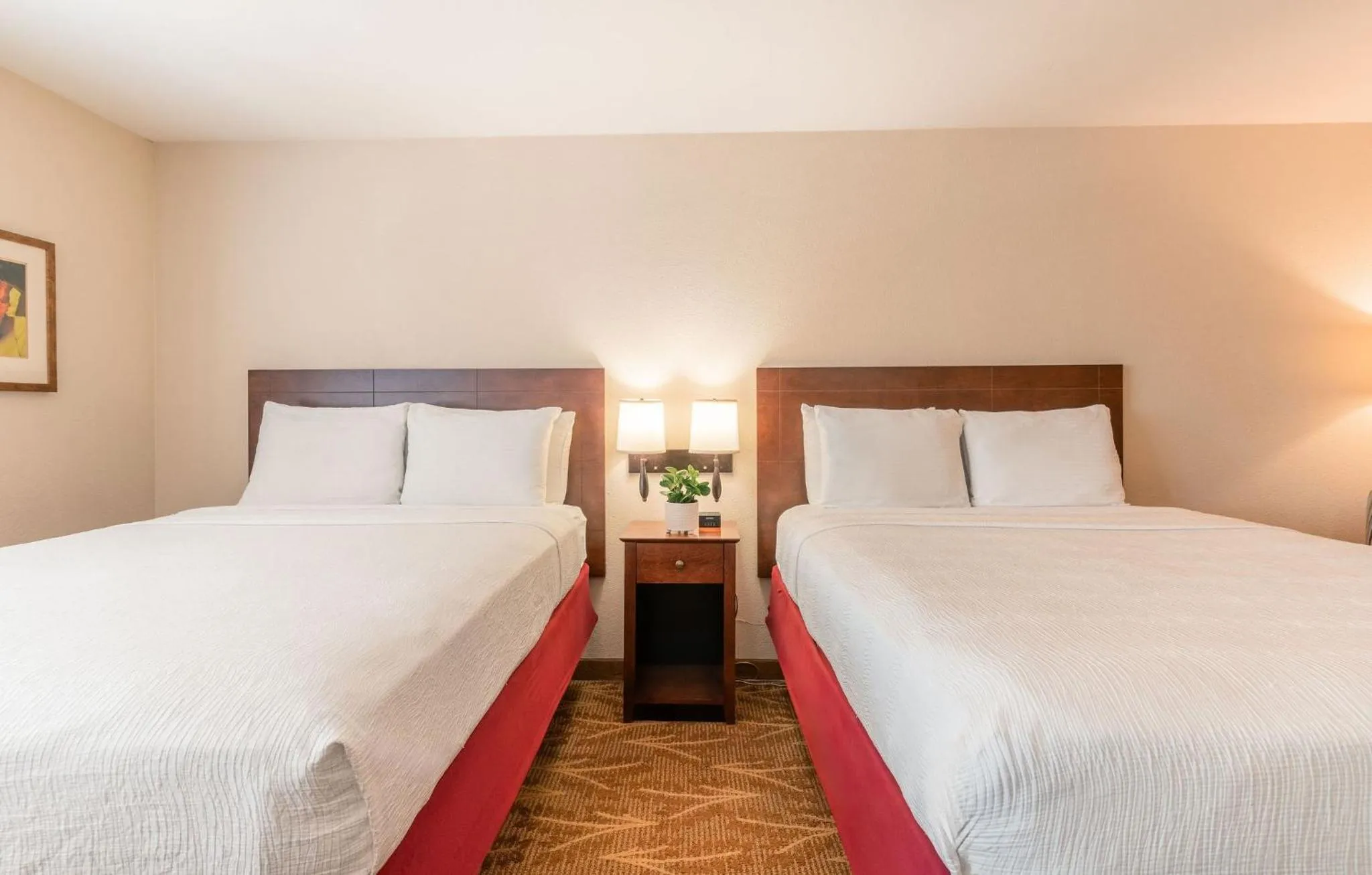 Bed in Governors Inn Hotel Sacramento