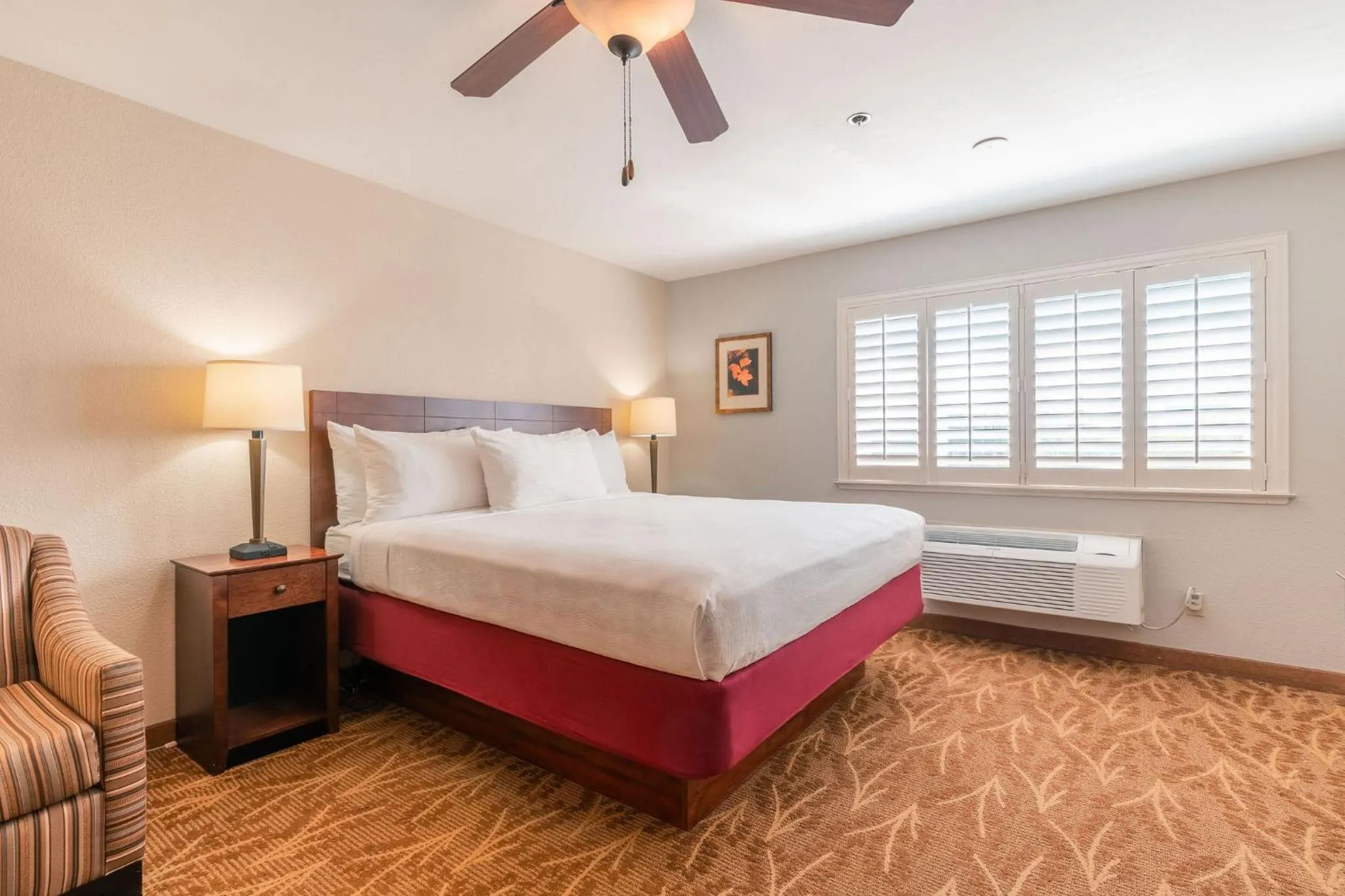 Bed in Governors Inn Hotel Sacramento