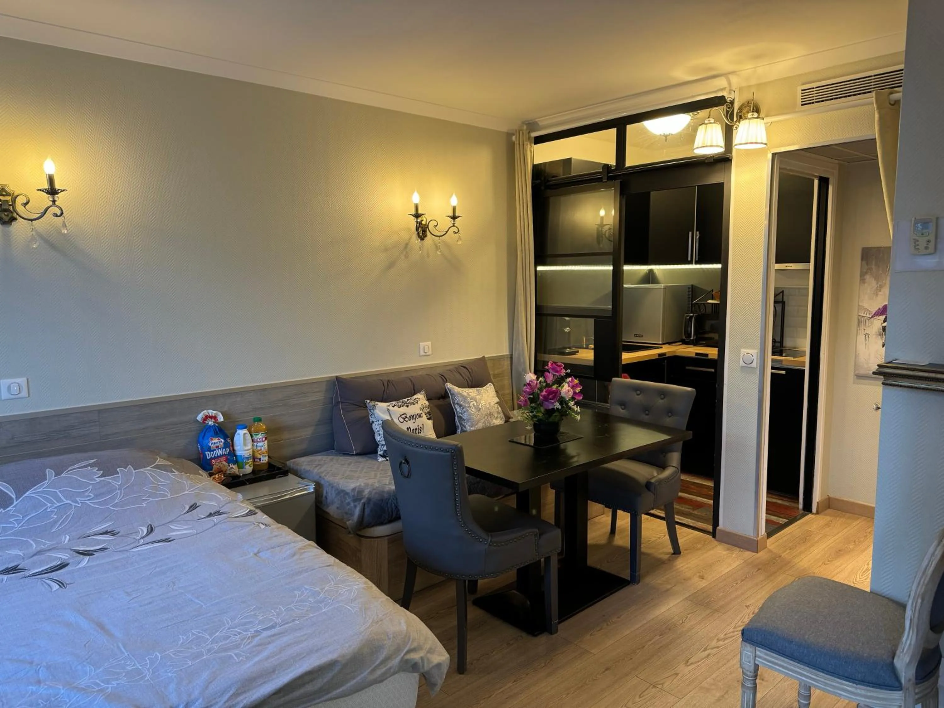 Seating area, Bed in ALTAMIRA (Paris Expo - Porte de Versailles)