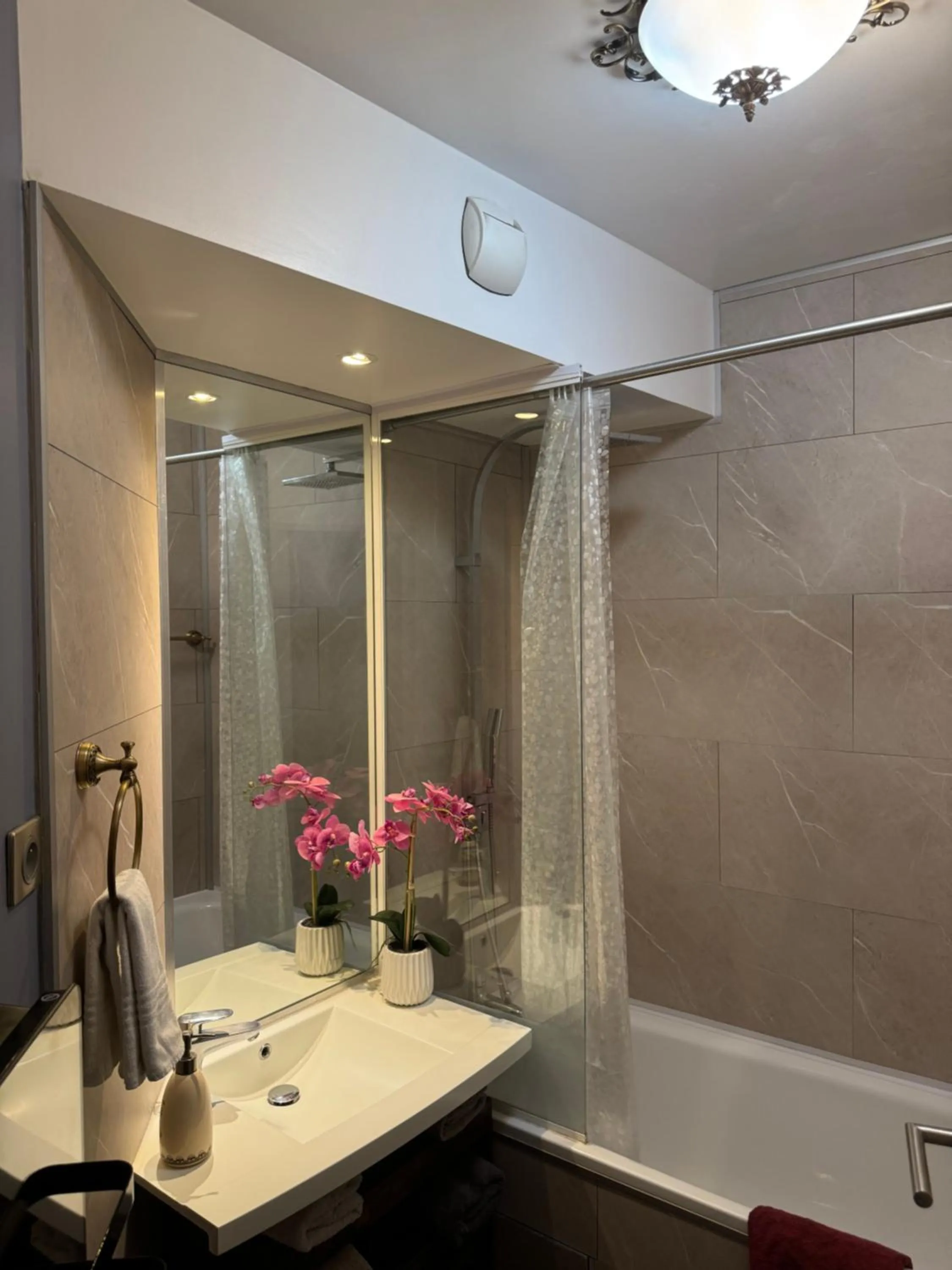 Bathroom in ALTAMIRA (Paris Expo - Porte de Versailles)