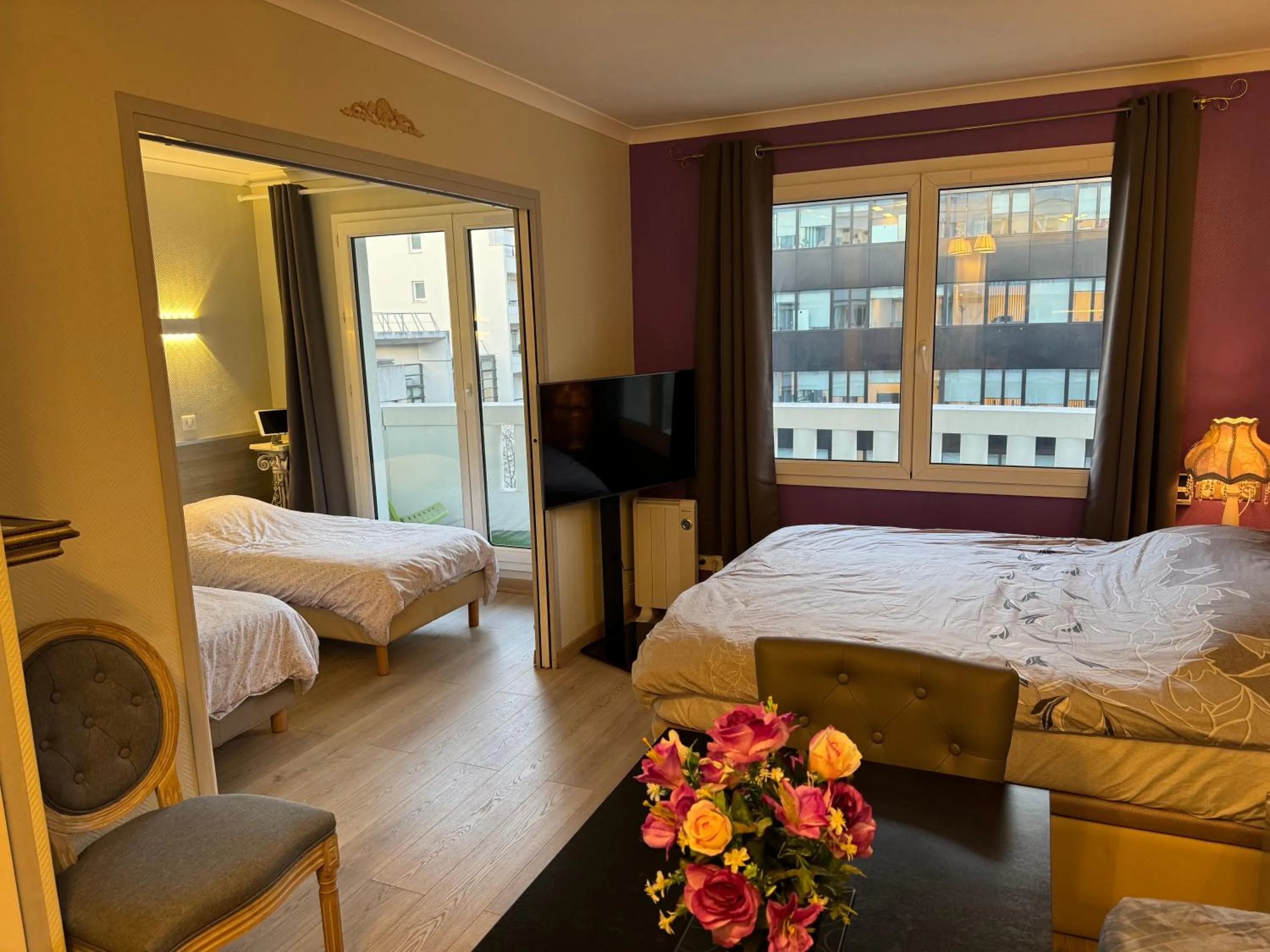 Photo of the whole room, Bed in ALTAMIRA (Paris Expo - Porte de Versailles)