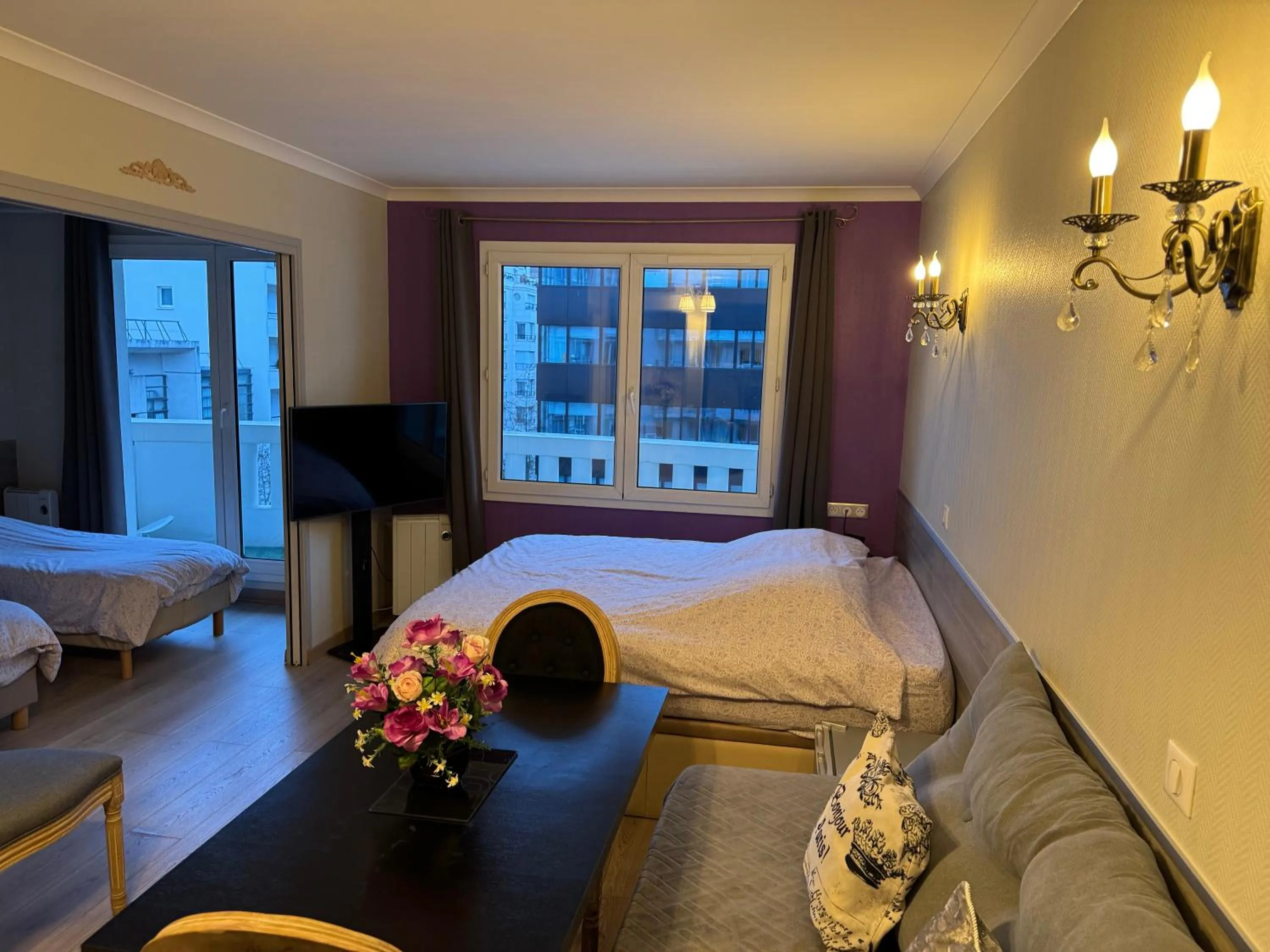 Photo of the whole room, Bed in ALTAMIRA (Paris Expo - Porte de Versailles)