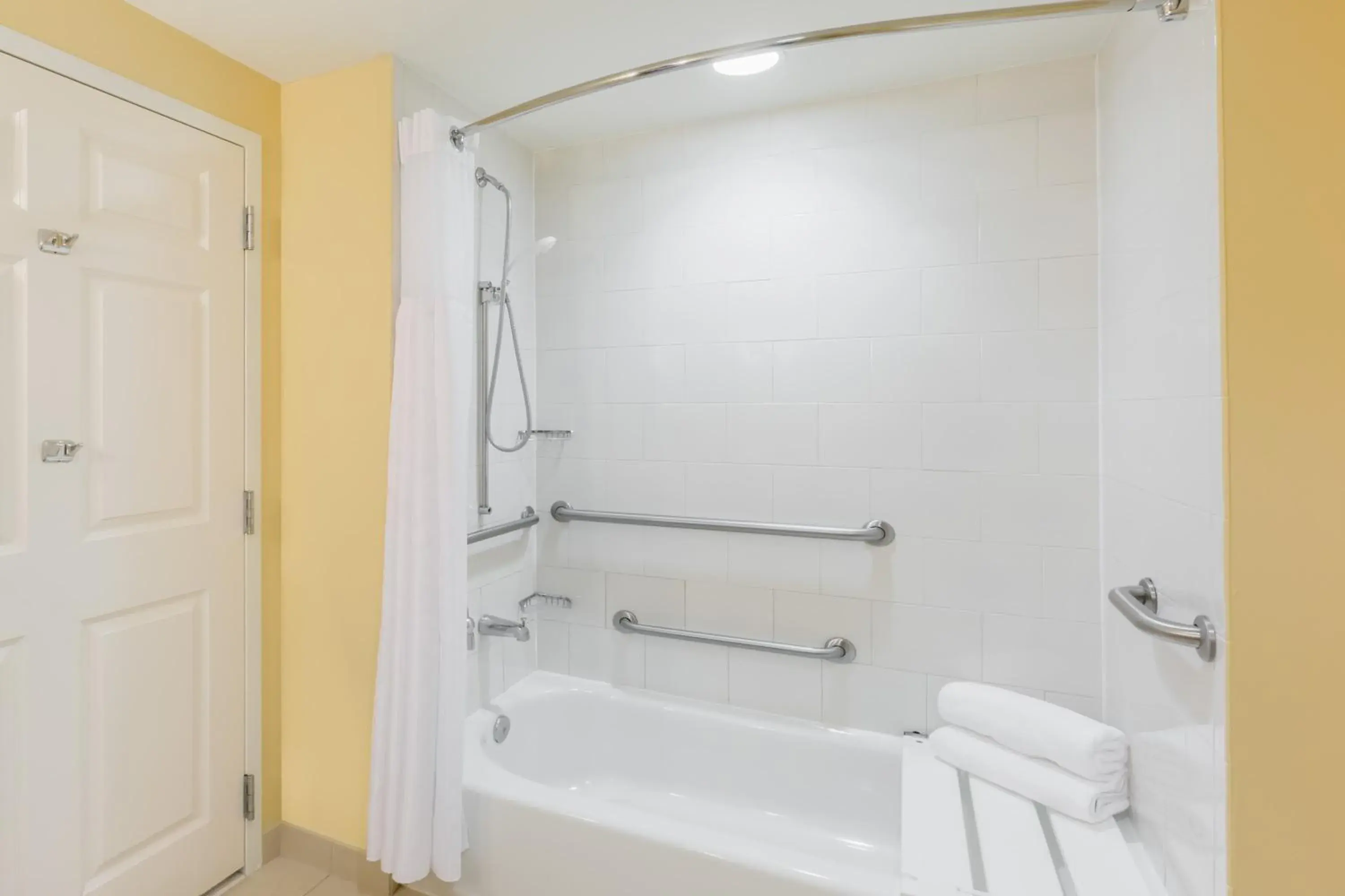 Queen Room with Two Queen Beds in Wyndham Gettysburg Hotel & Conference Center Queen Room with Two Queen Beds in Wyndham Gettysburg Hotel & Conference Center