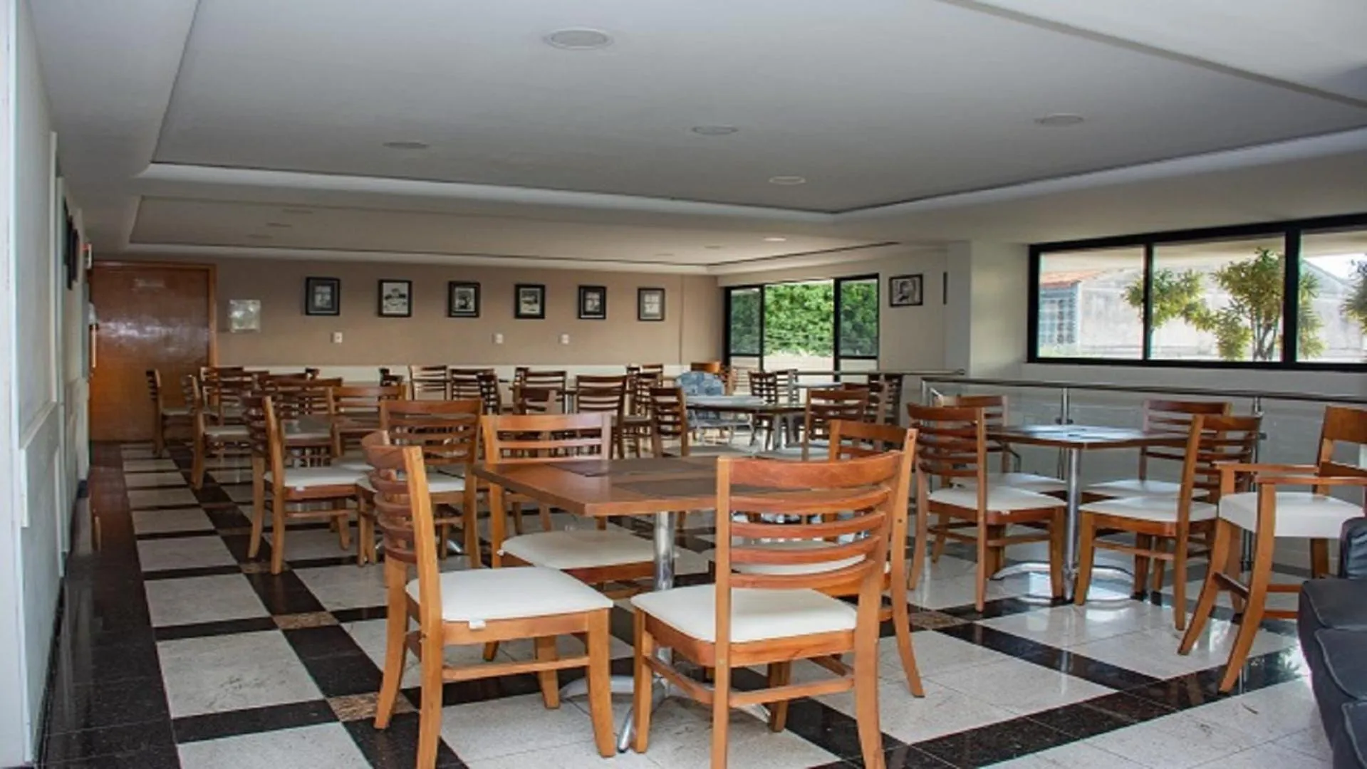 Restaurant/places to eat in Classe Apart Hotel