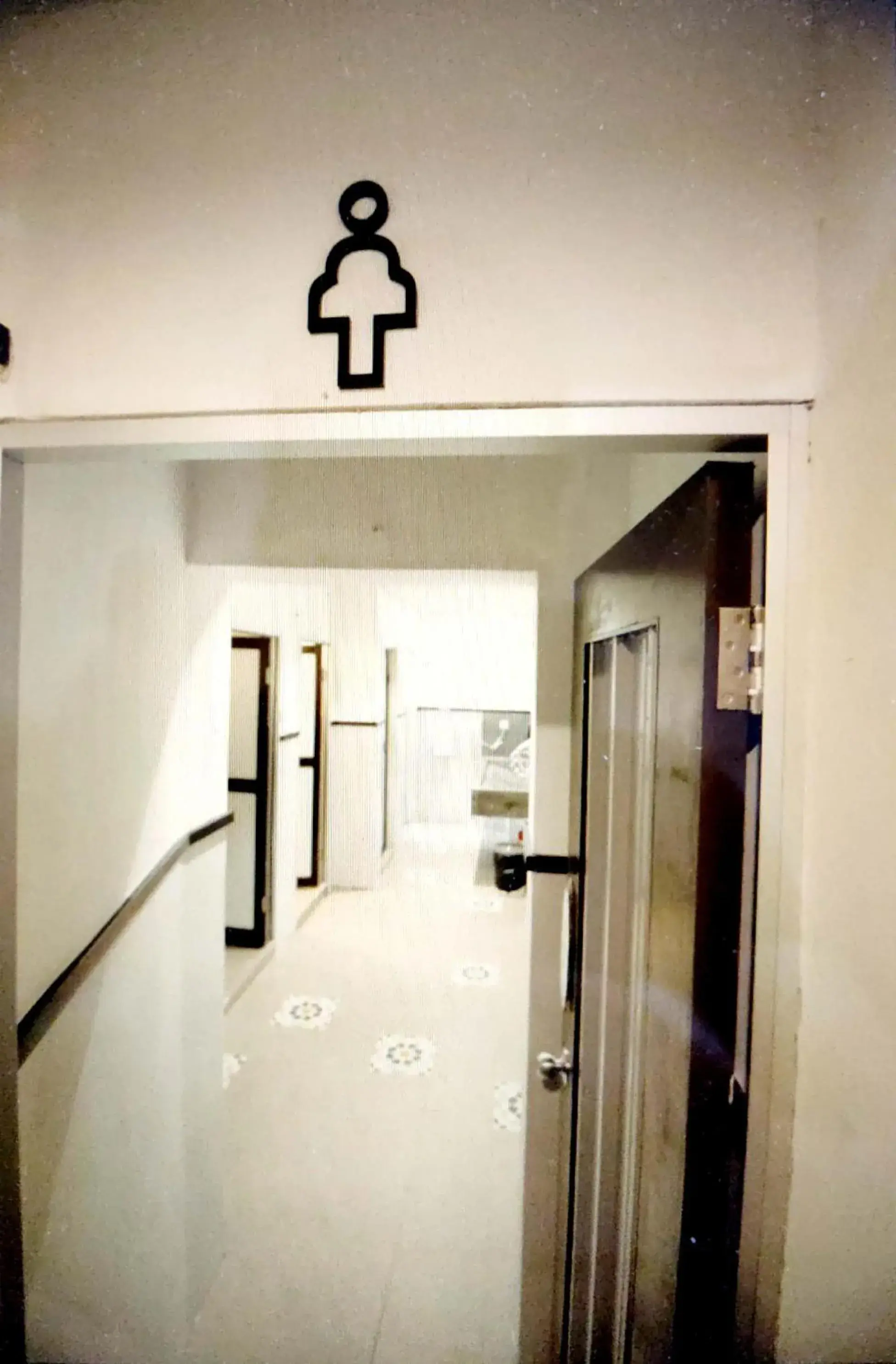 Single Bed in Female Dormitory Room in Sleepbox Hotel Single Bed in Female Dormitory Room in Sleepbox Hotel