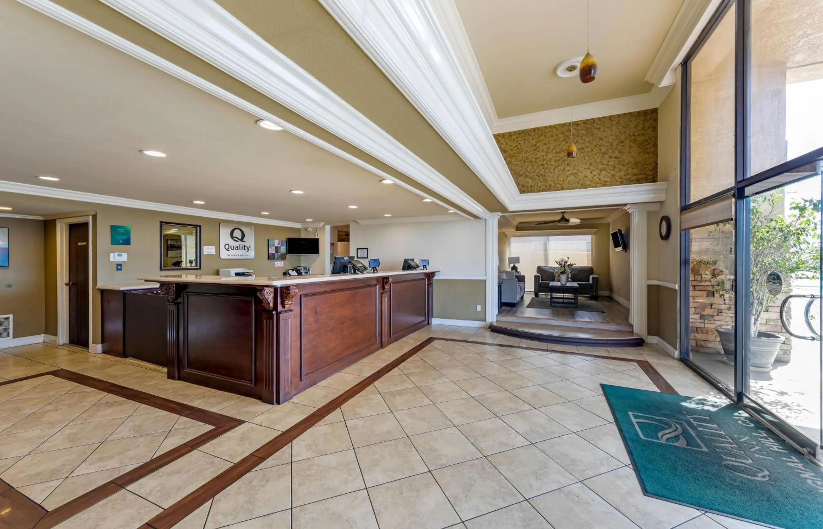 Lobby or reception in Quality Inn Long Beach - Signal Hill