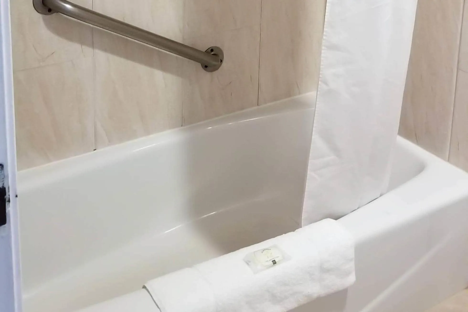 Bedroom in Quality Inn Long Beach - Signal Hill