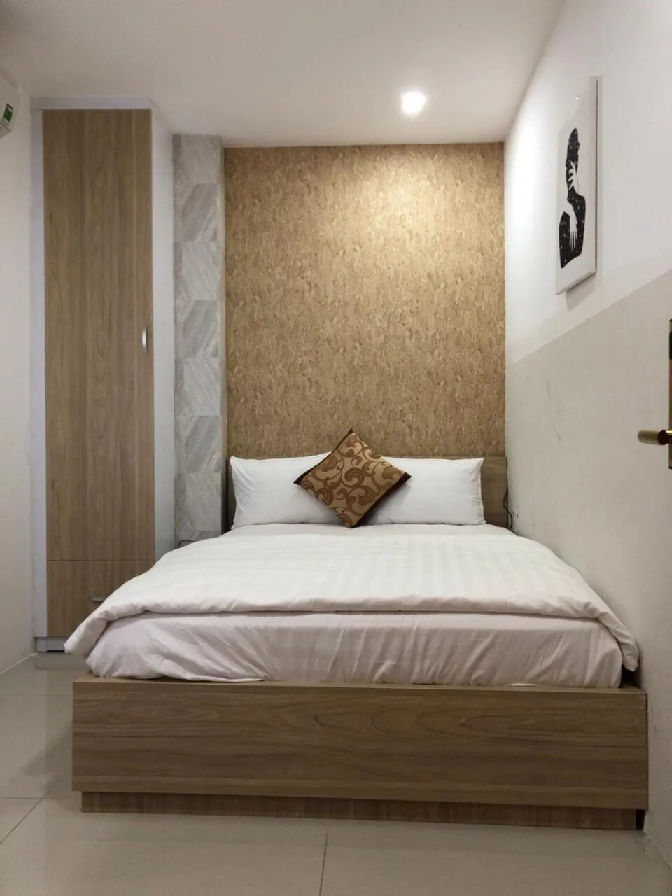 Bed in Phi Long Hotel