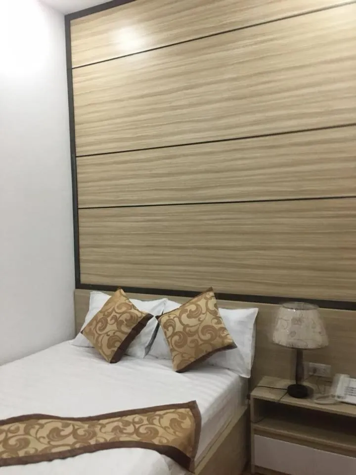 Bed in Phi Long Hotel