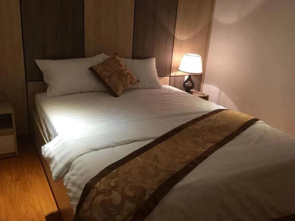 Bed in Phi Long Hotel