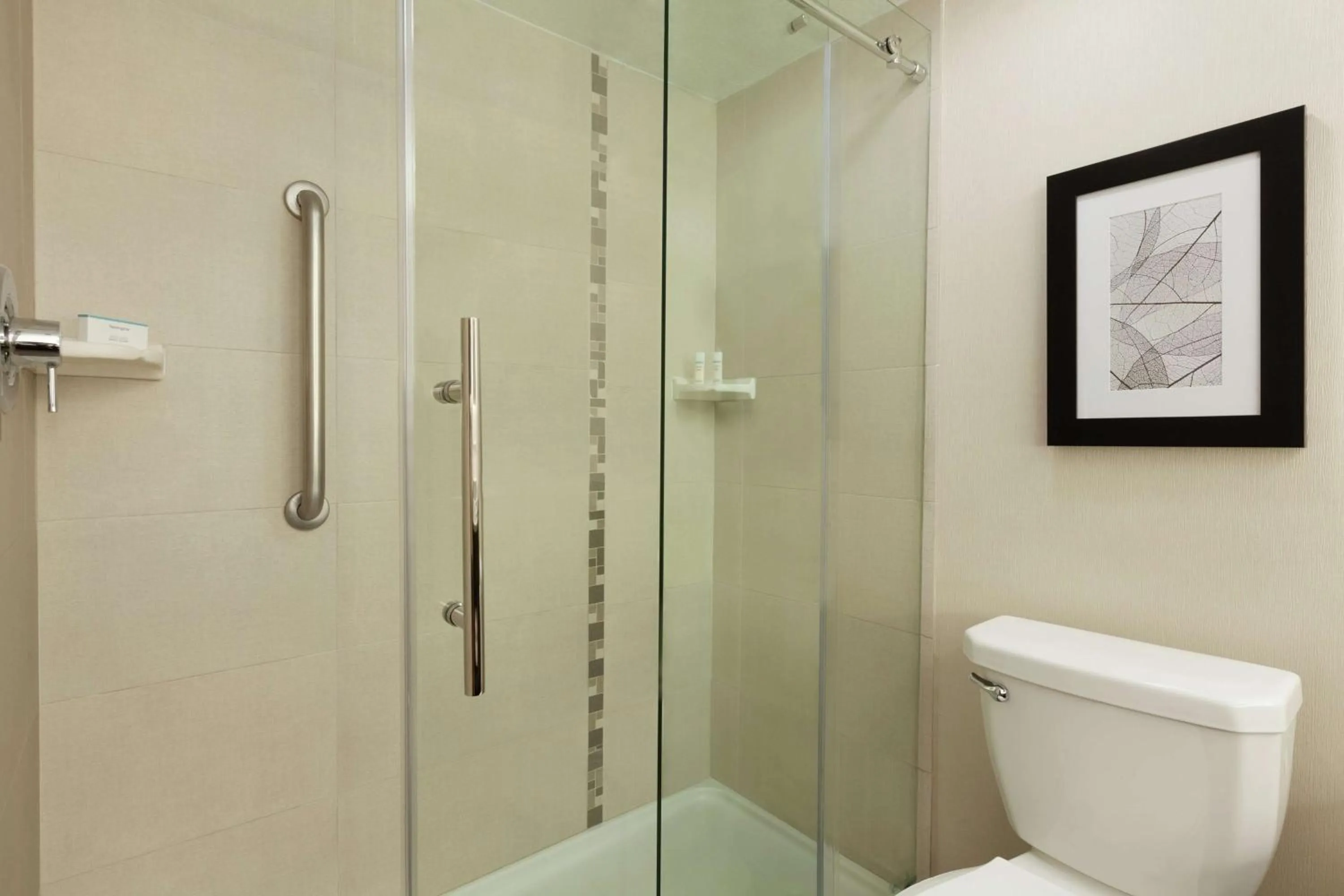 Bathroom in Embassy Suites by Hilton Arcadia-Pasadena Area