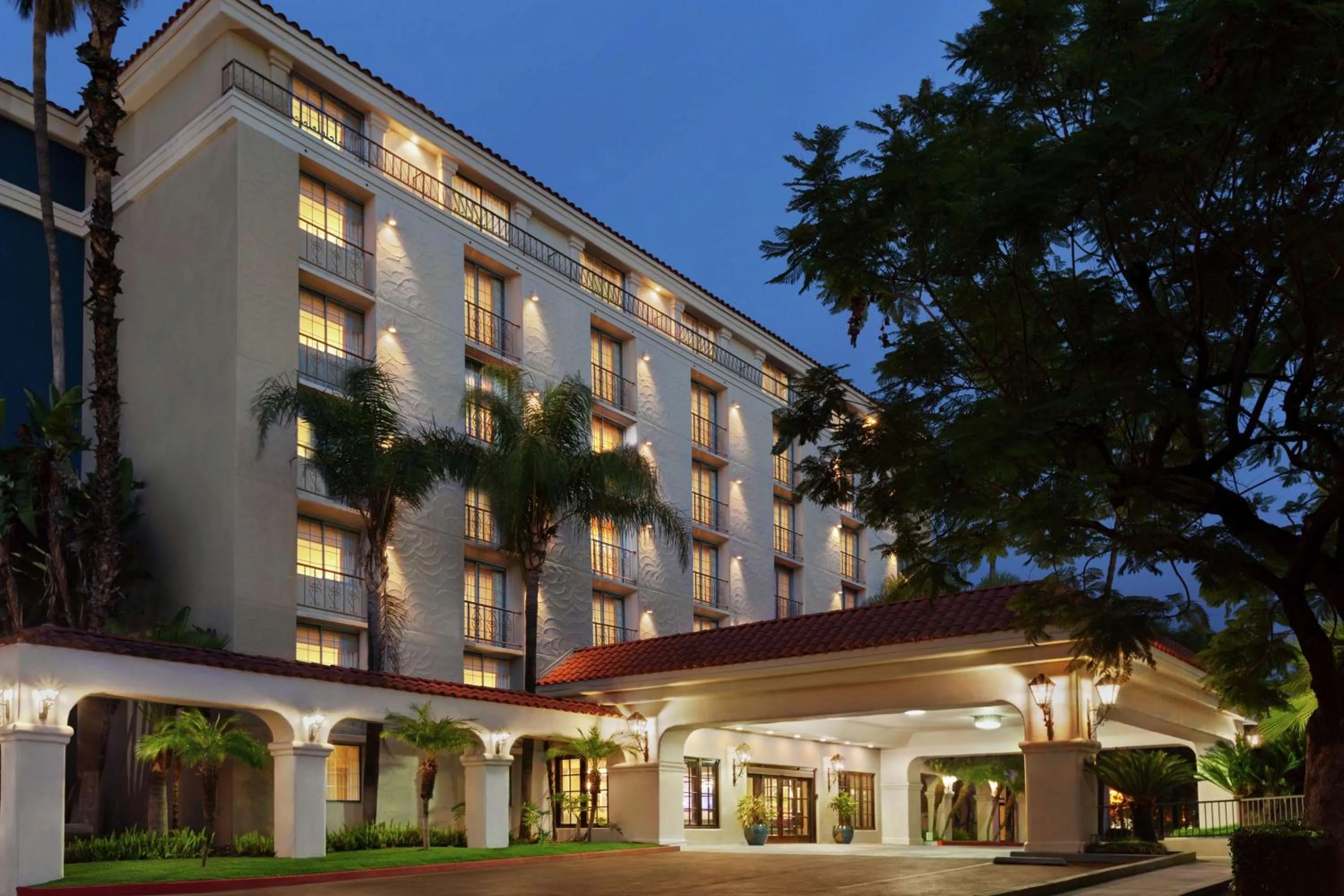 Property building in Embassy Suites by Hilton Arcadia-Pasadena Area