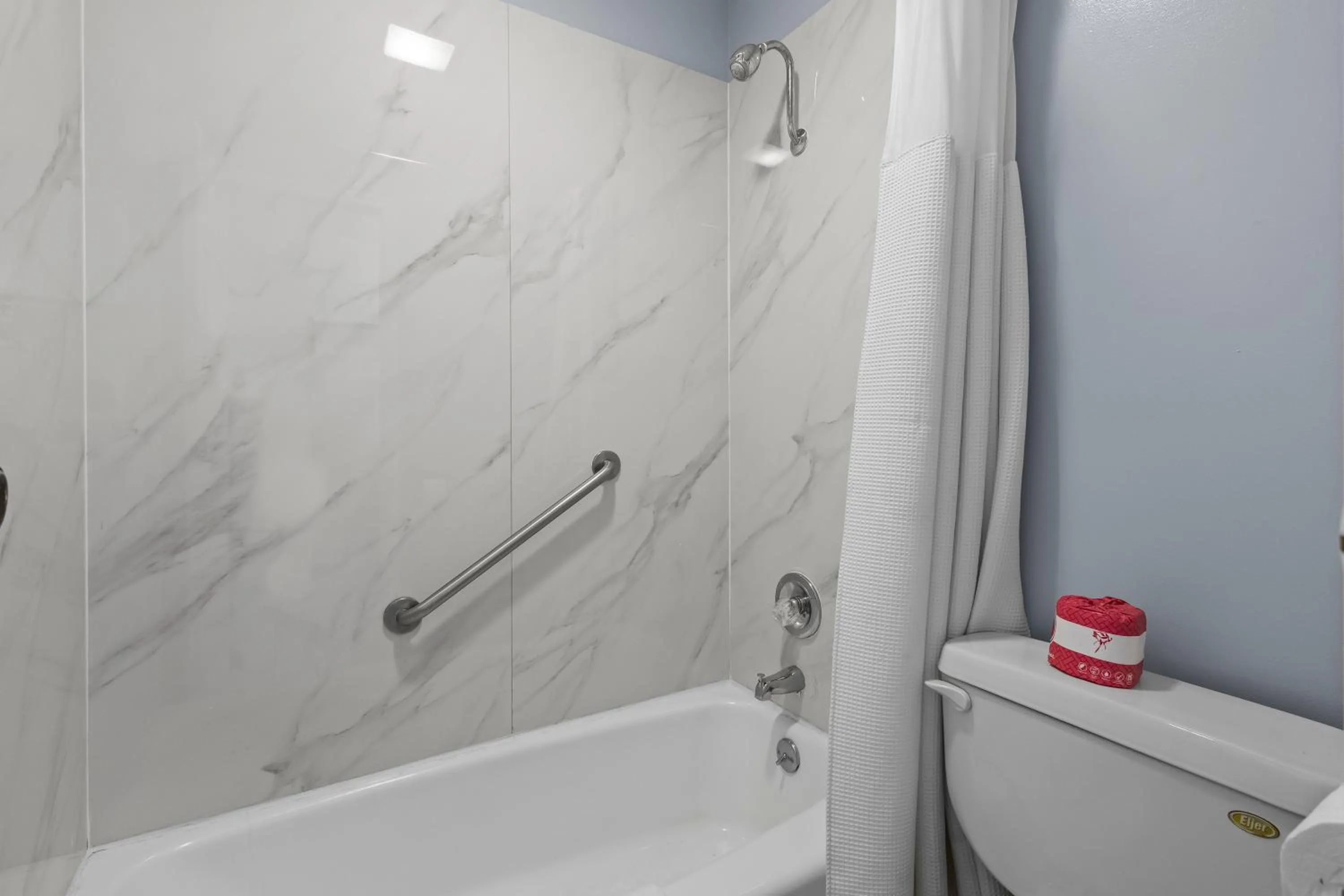 Bathroom in Capital O First Heritage Inn Rantoul IL I 57