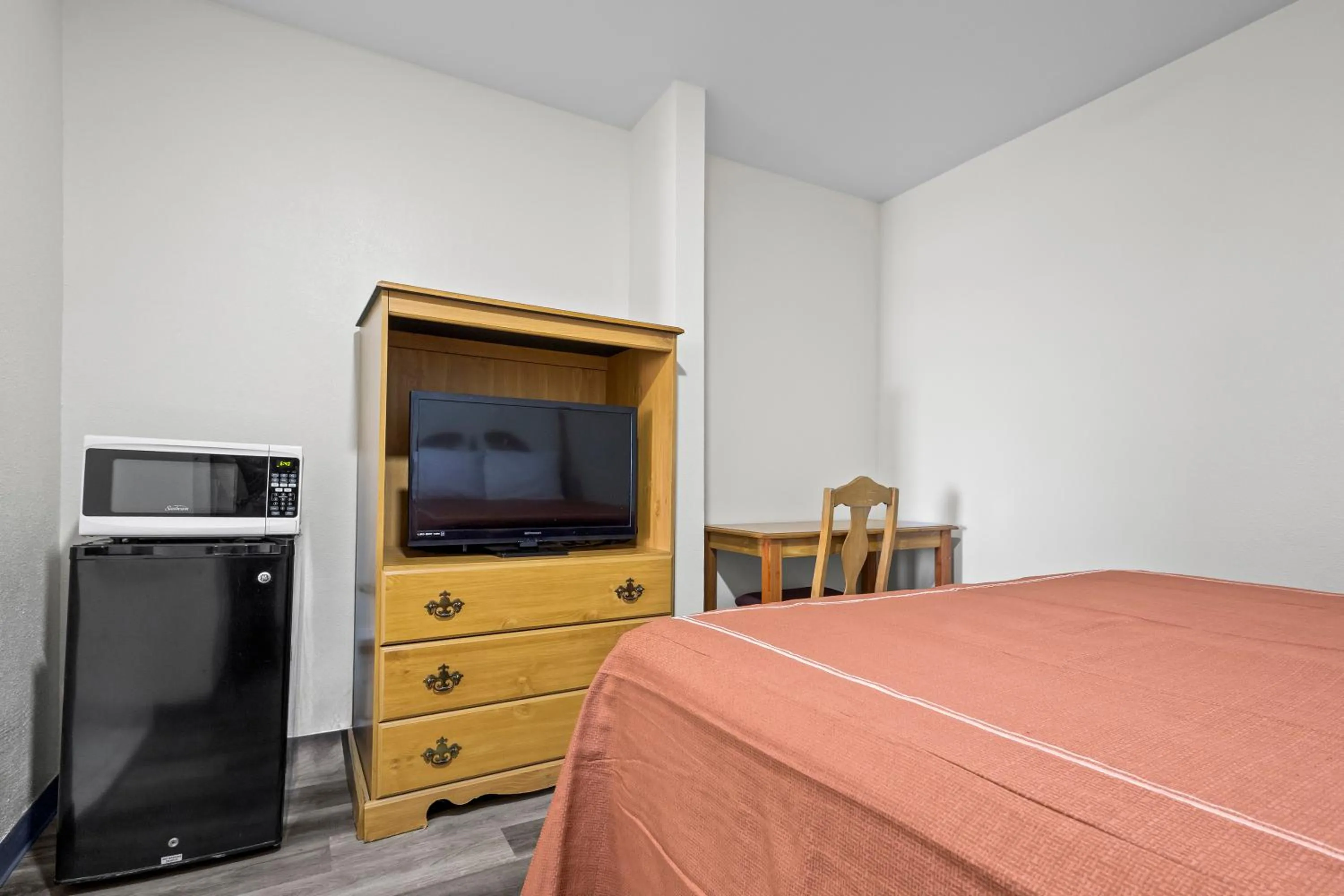 Bedroom, Bed in Capital O First Heritage Inn Rantoul IL I 57