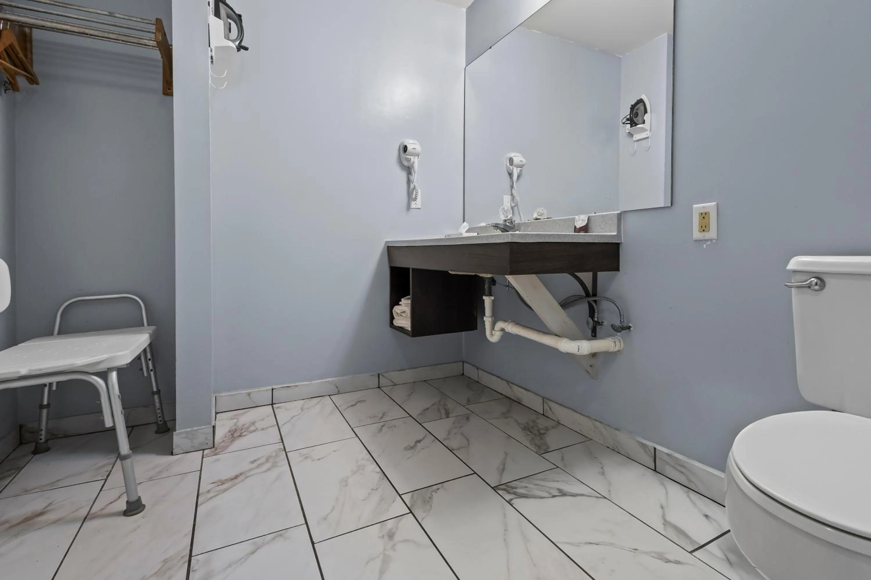 Bathroom in Capital O First Heritage Inn Rantoul IL I 57