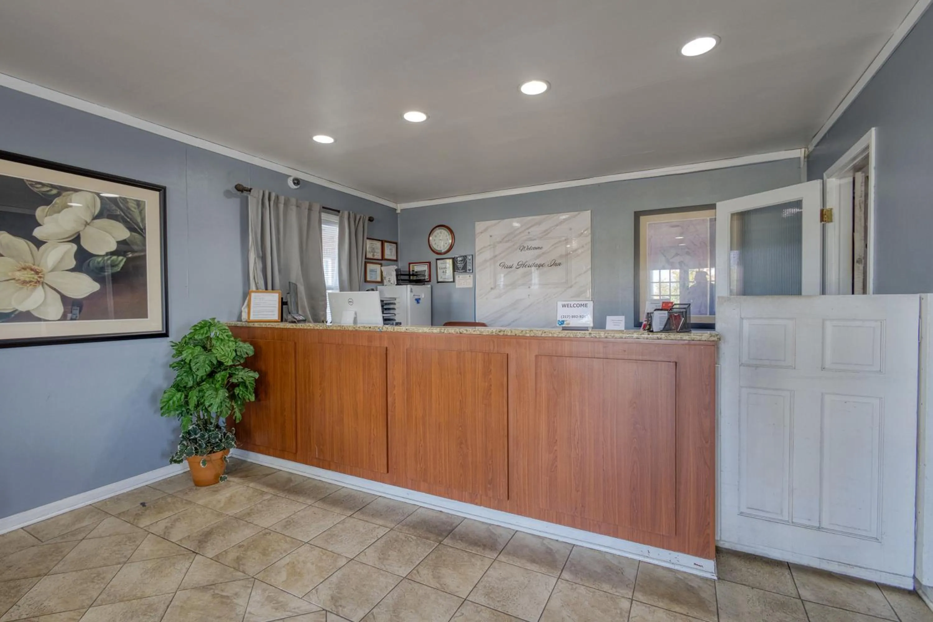 Lobby or reception in Capital O First Heritage Inn Rantoul IL I 57