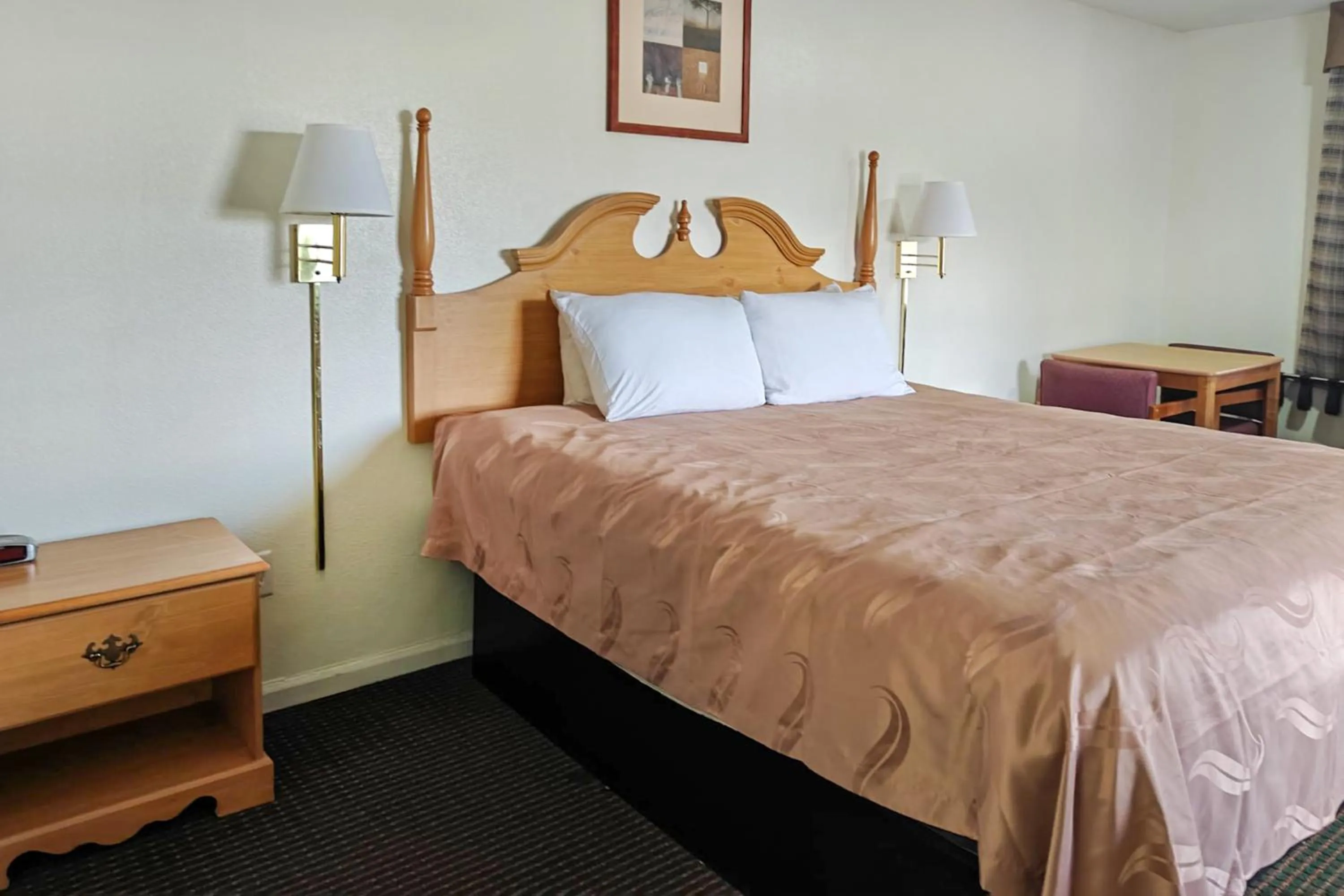 Bedroom, Bed in Capital O First Heritage Inn Rantoul IL I 57