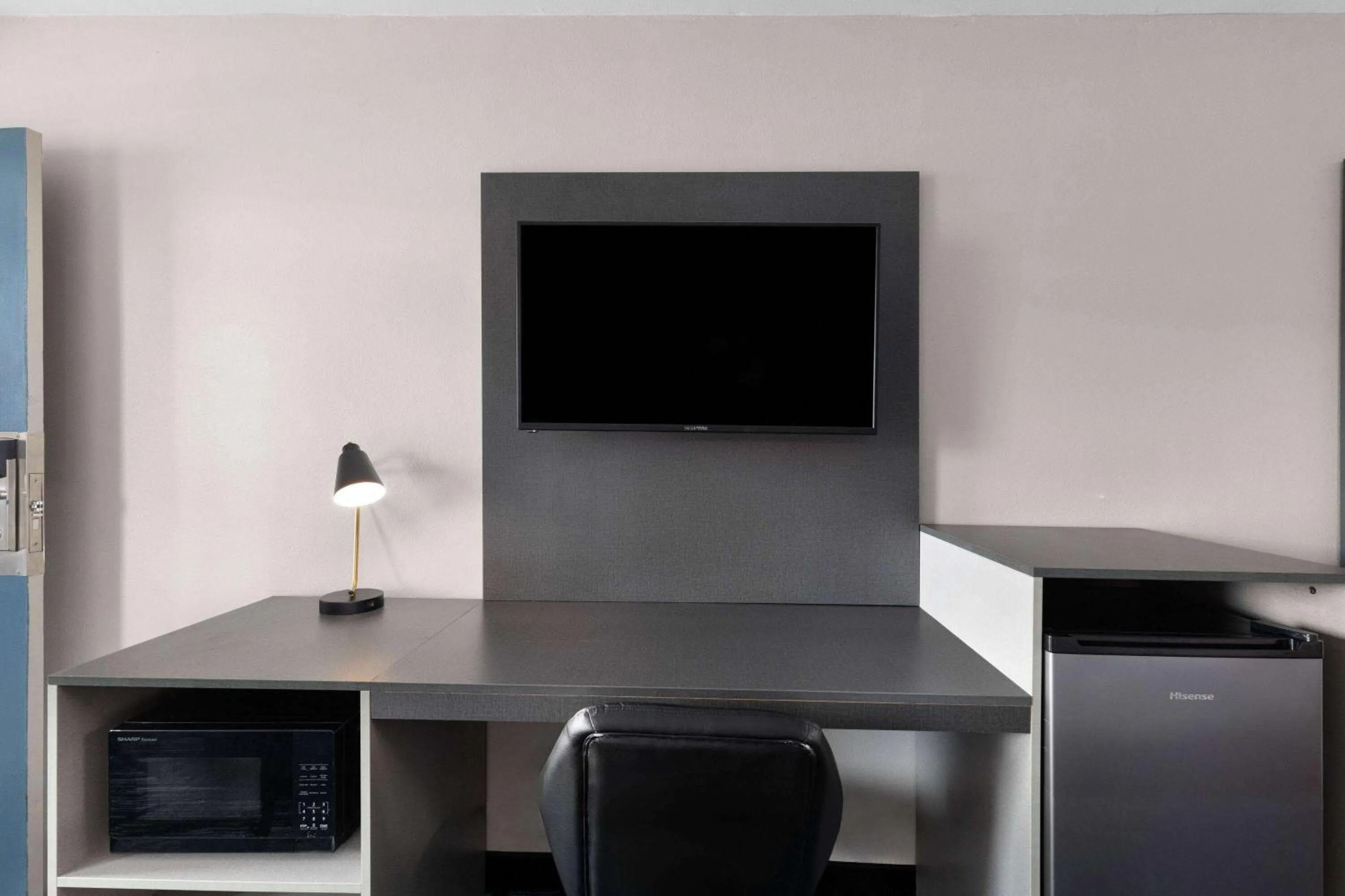 Photo of the whole room in Baymont by Wyndham Dothan