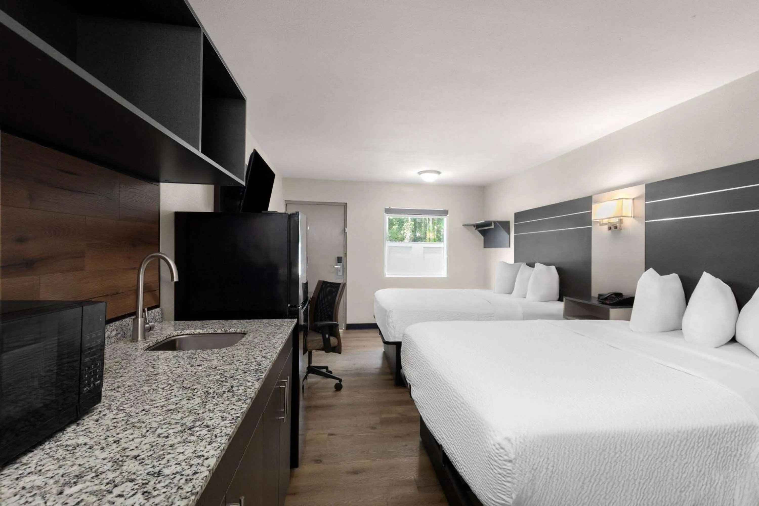 Photo of the whole room, Bed in Baymont by Wyndham Dothan