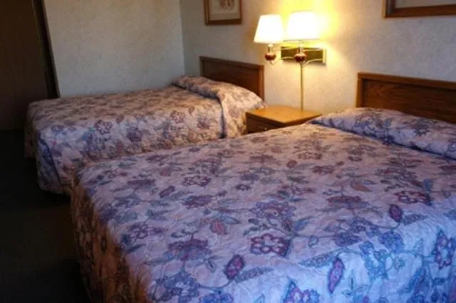 Bed in State Line Inn