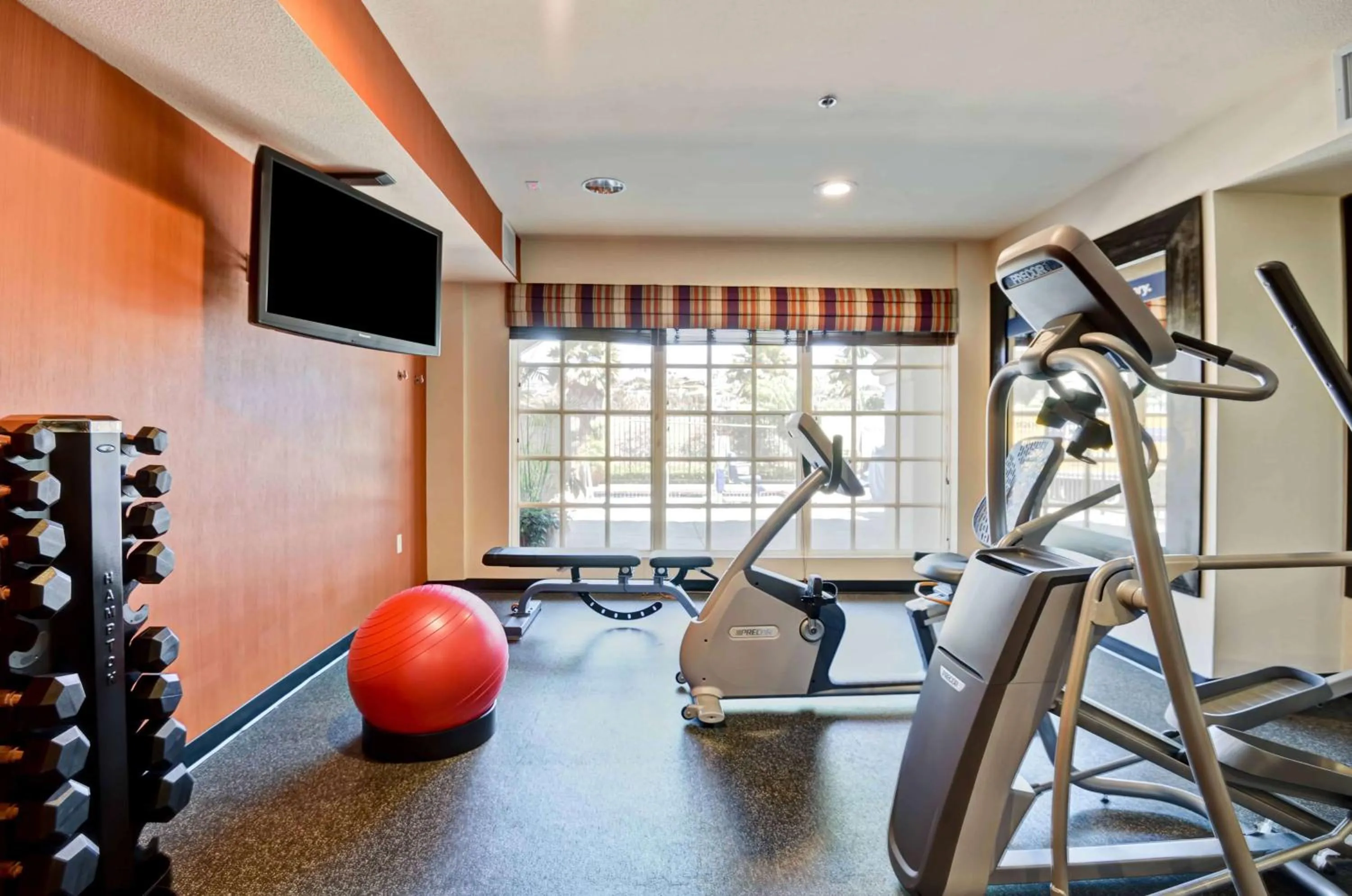 Fitness centre/facilities in Hampton Inn & Suites San Clemente
