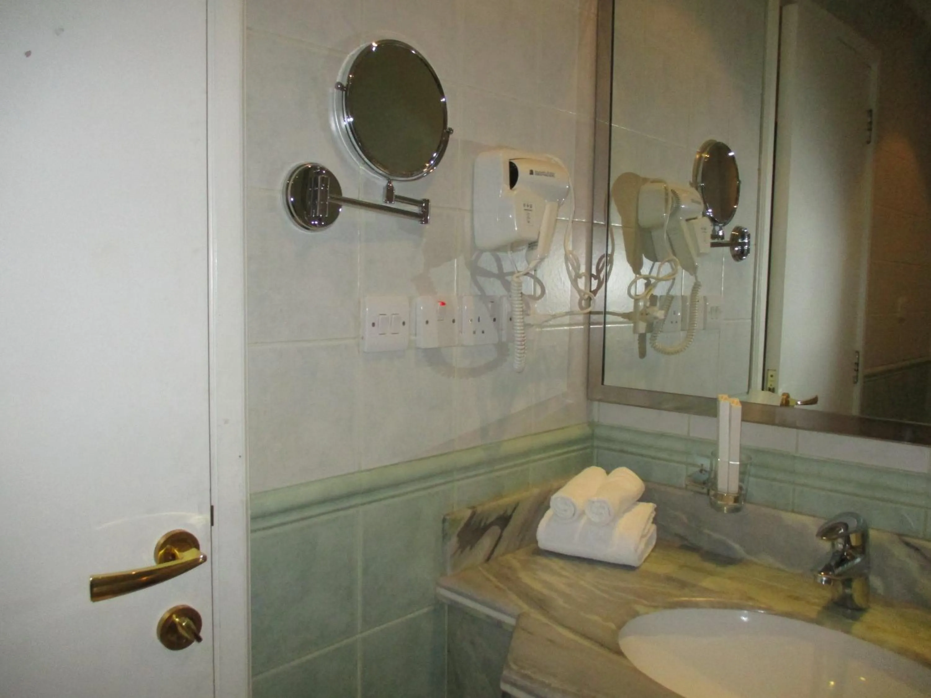 Bathroom in Executives Hotel - Azizia
