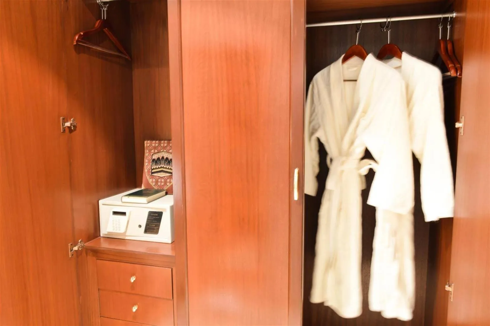 Business facilities in Executives Hotel - Azizia