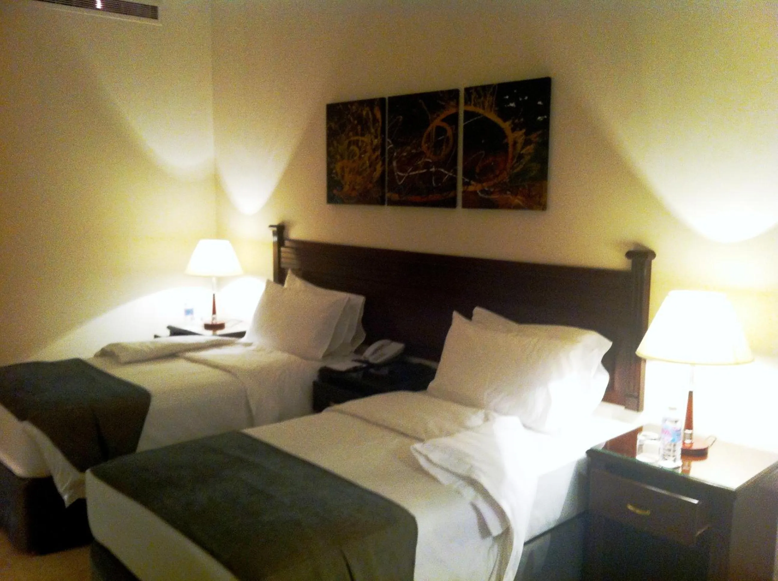 Bedroom, Bed in Executives Hotel - Azizia