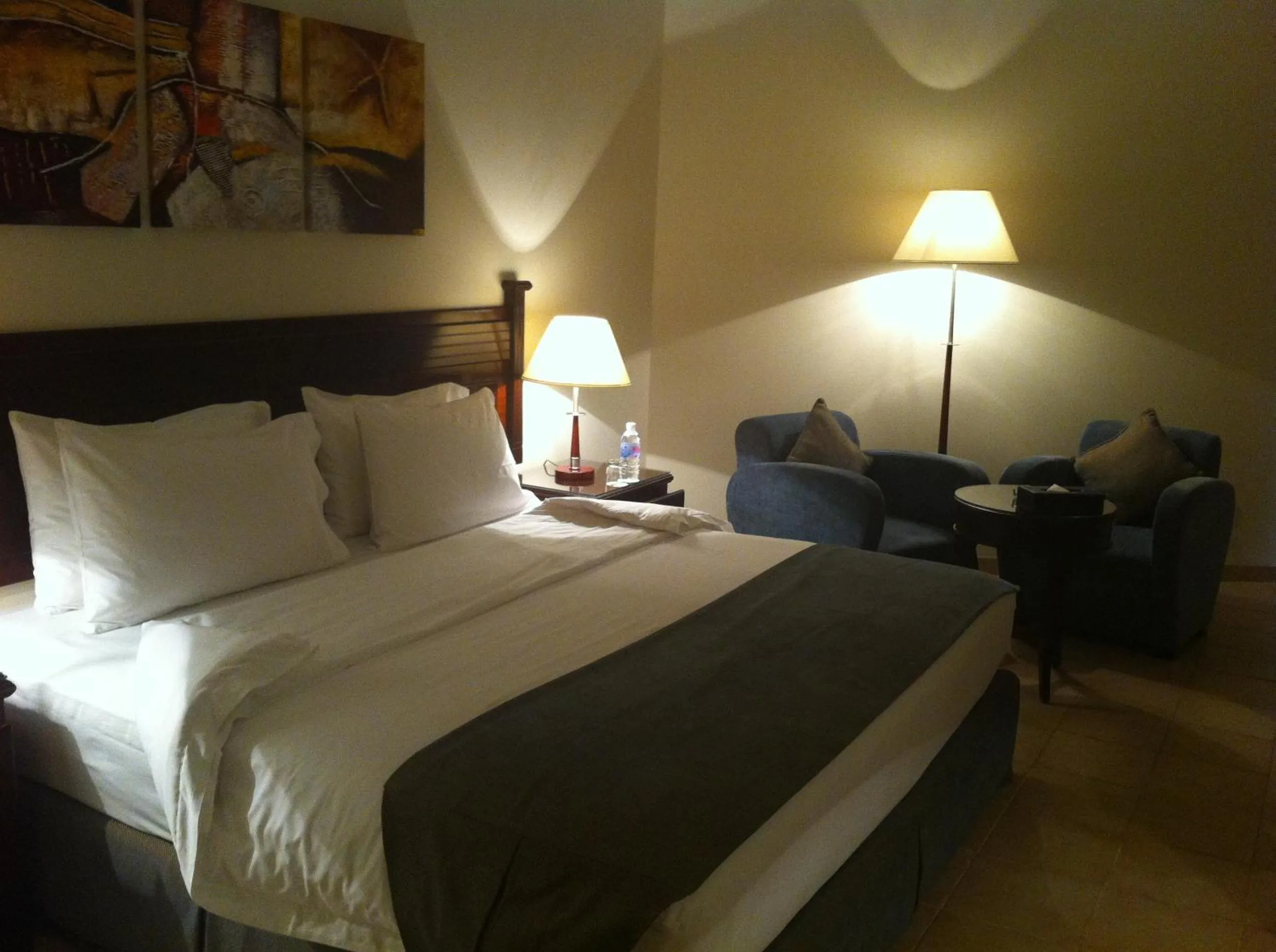 Bedroom, Bed in Executives Hotel - Azizia