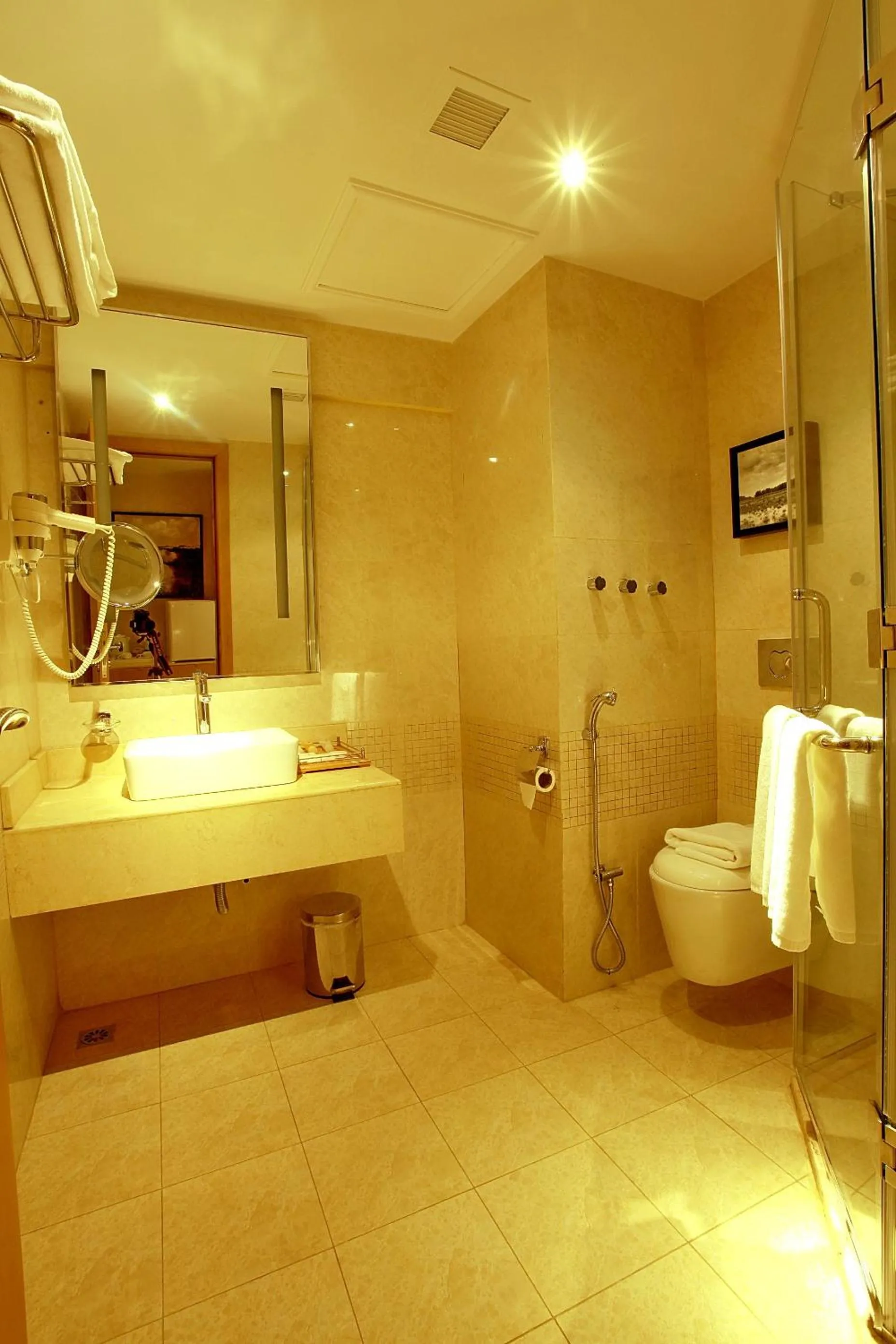 Bathroom in Coral Olaya Hotel Riyadh