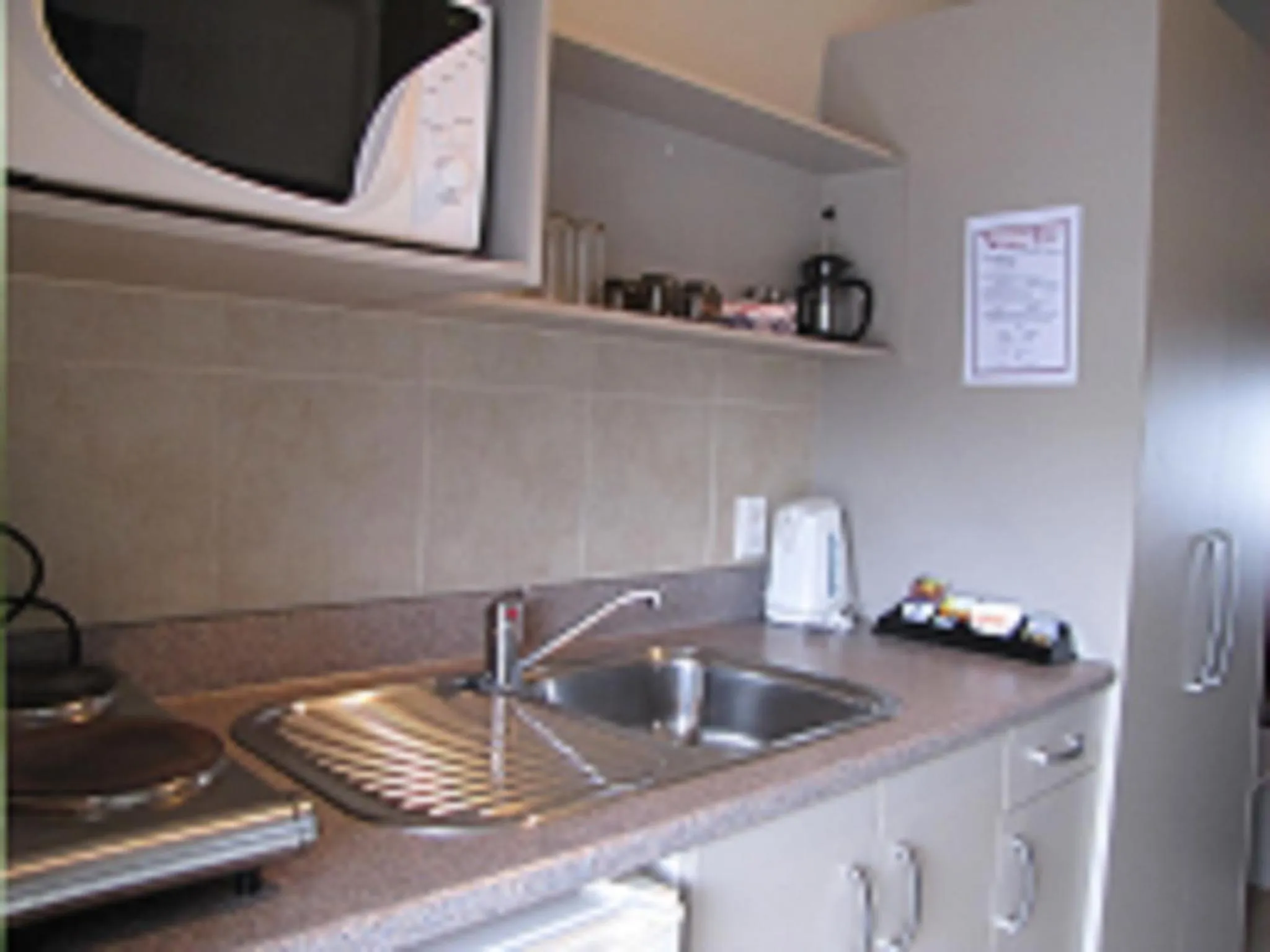 Coffee/tea facilities in Devonwood Motel