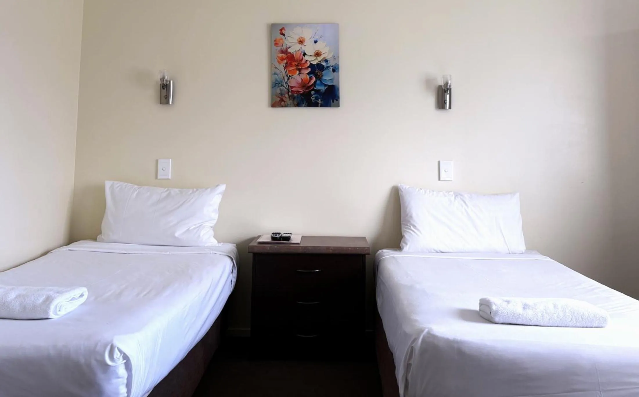 Bed in Devonwood Motel