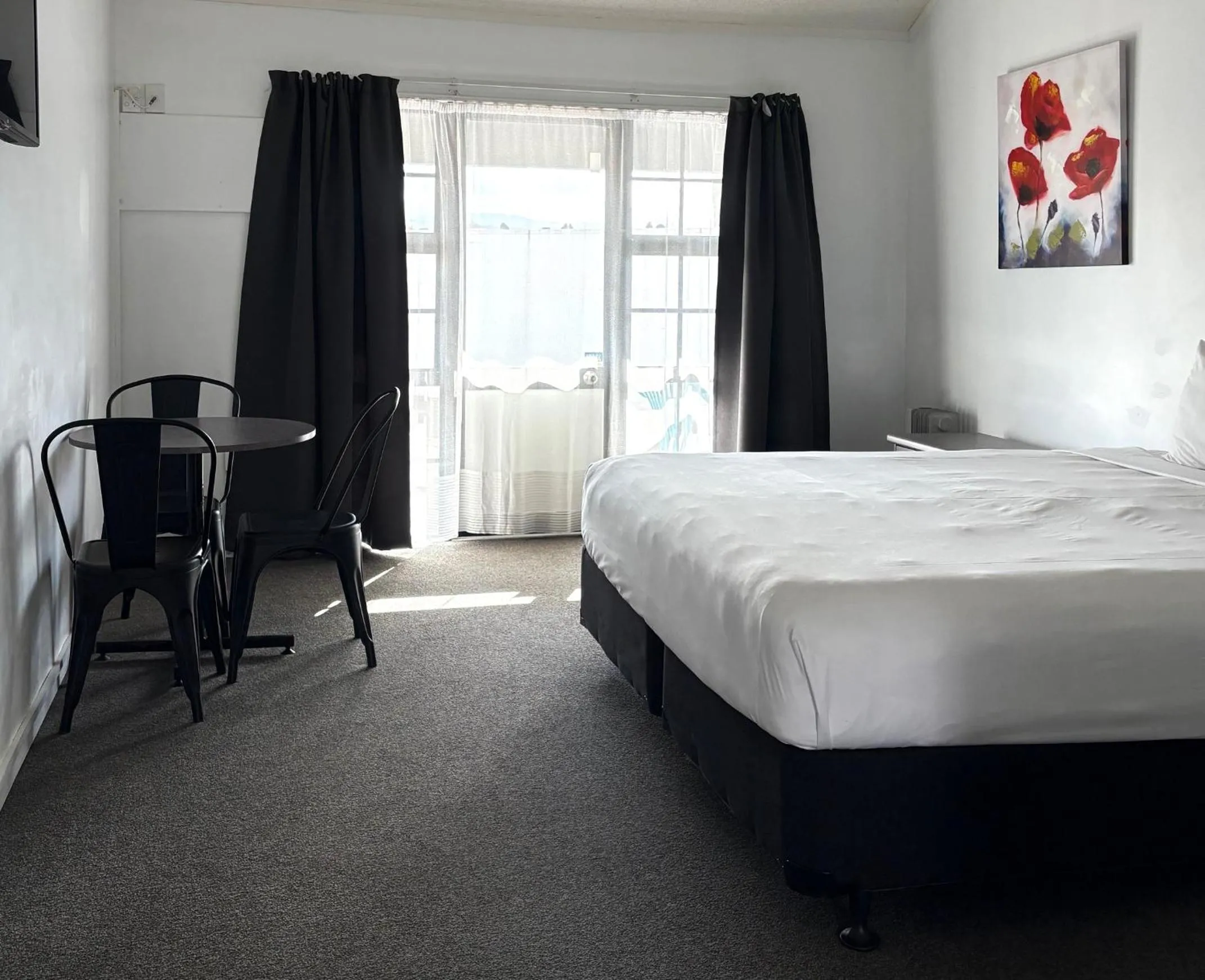 Bed in Devonwood Motel