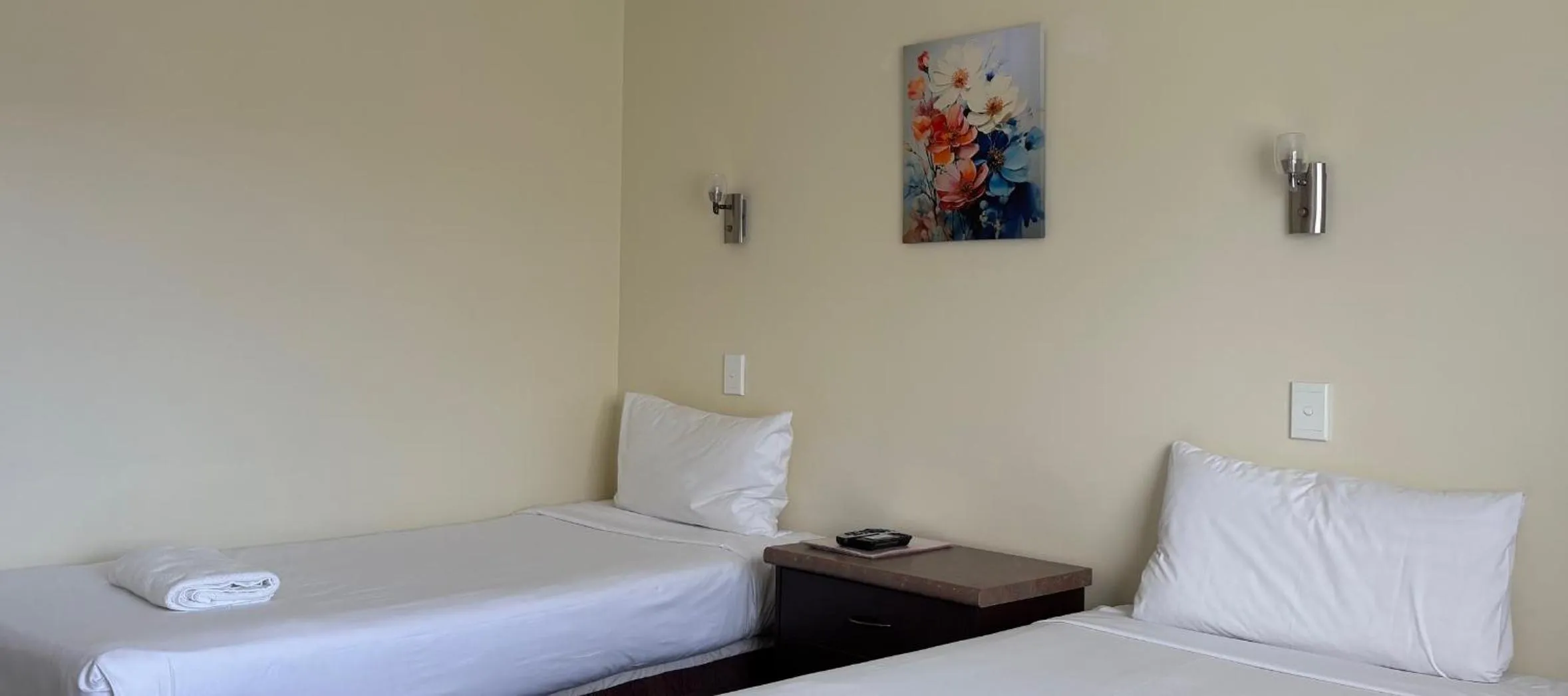 Bed in Devonwood Motel