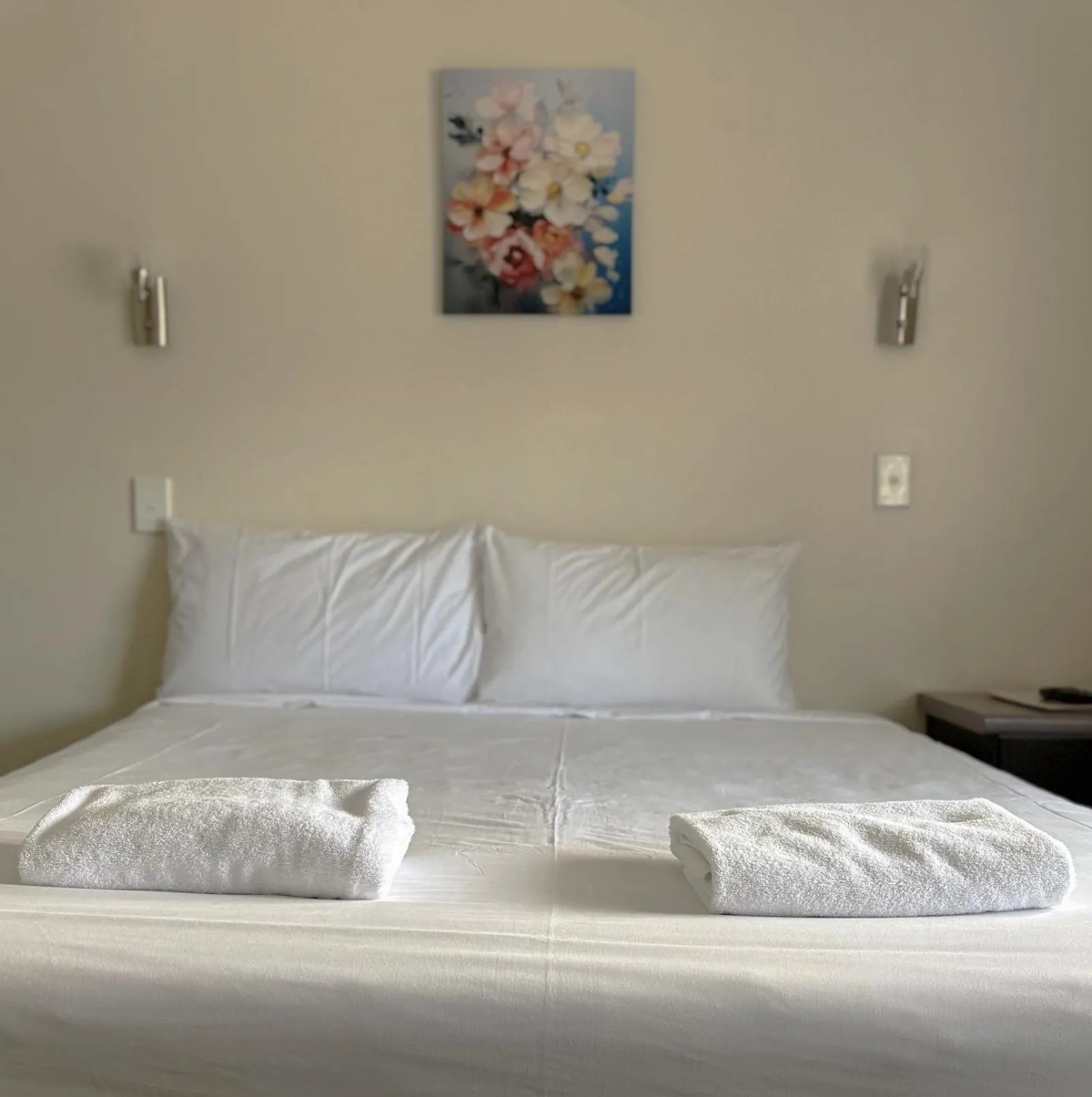 Bed in Devonwood Motel