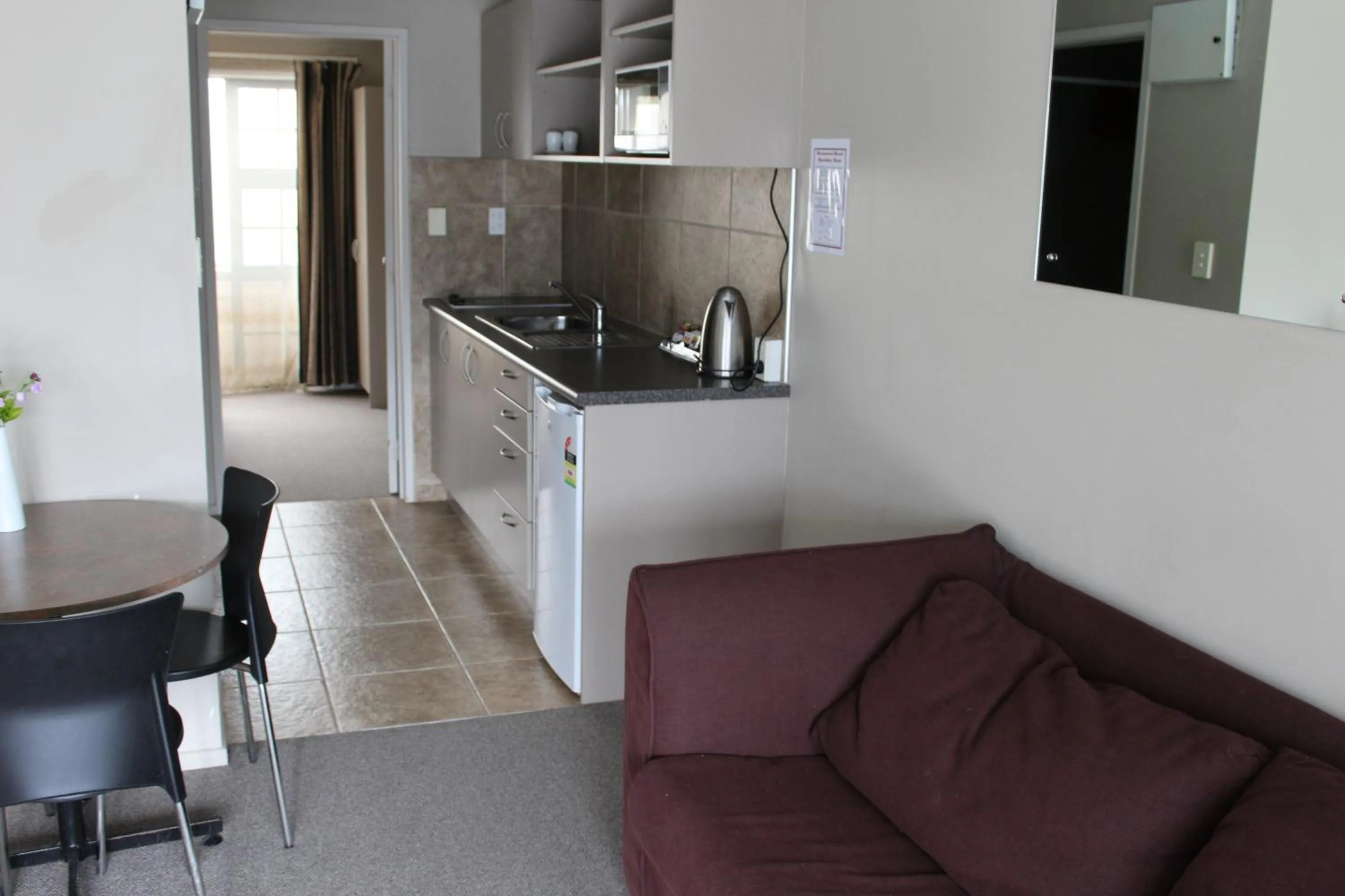 Living room in Devonwood Motel