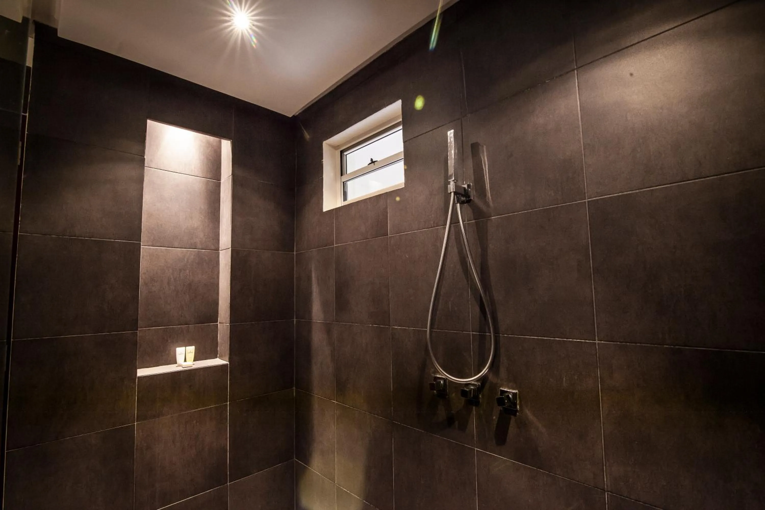 Shower in Lamana Hotel