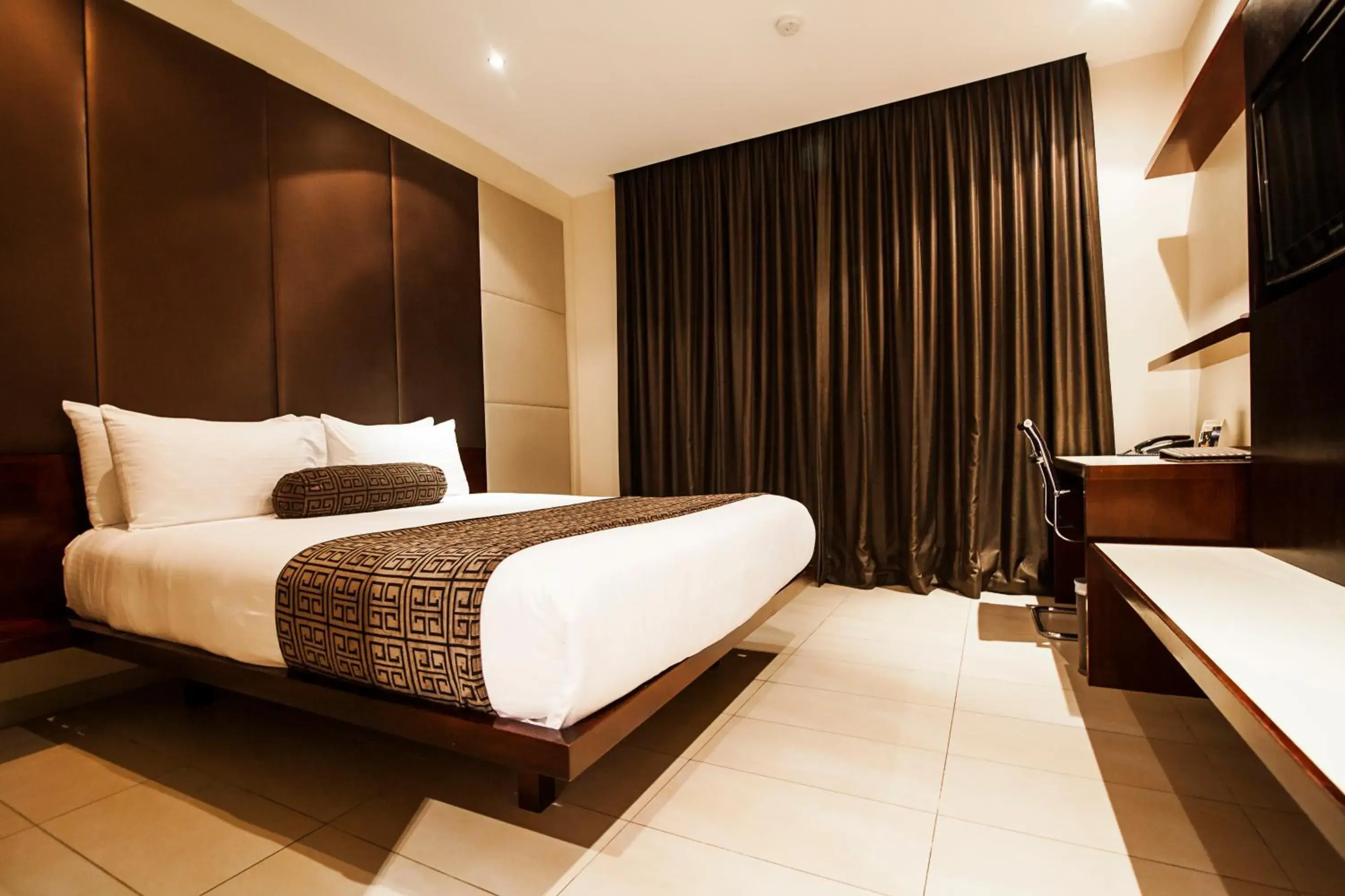 Deluxe Double Room - single occupancy in Lamana Hotel Deluxe Double Room - single occupancy in Lamana Hotel