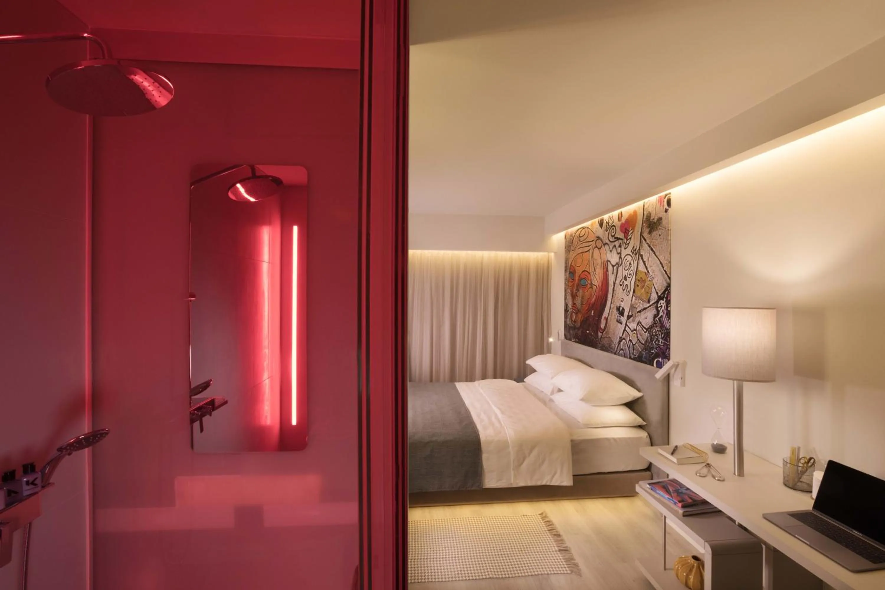 Bathroom, Bed in Link Hotel & Hub By Dan Hotels