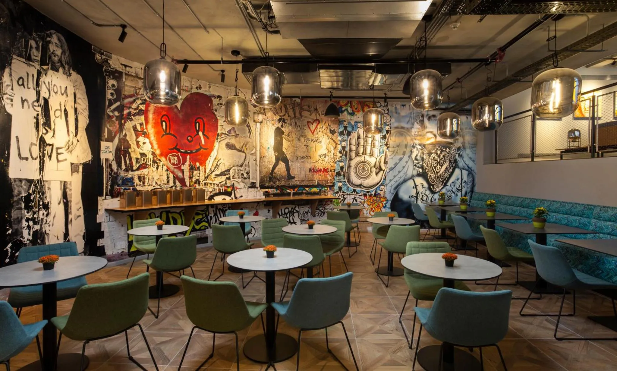 Restaurant/places to eat in Link Hotel & Hub By Dan Hotels