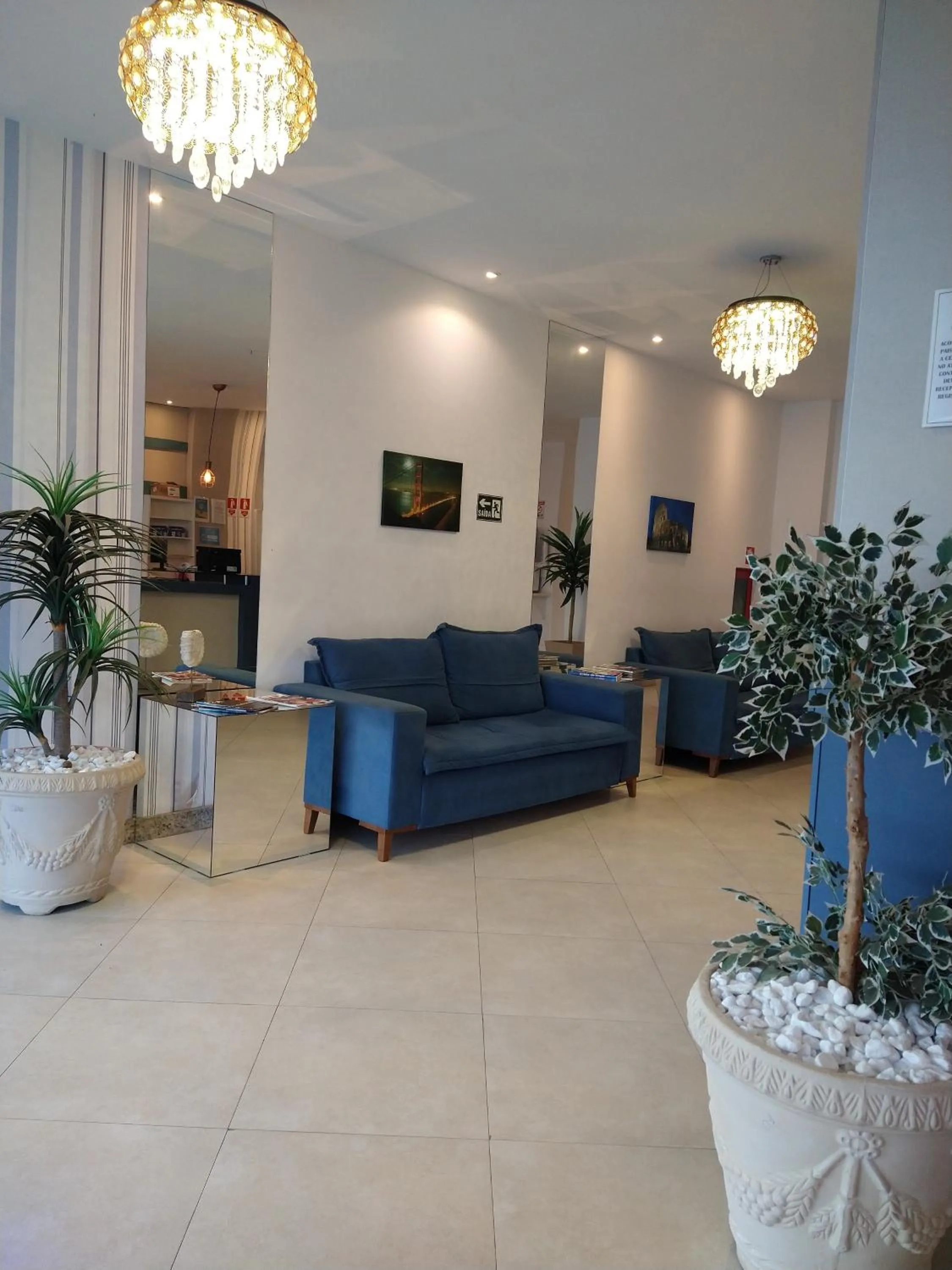 Communal lounge/ TV room in Hotel Real