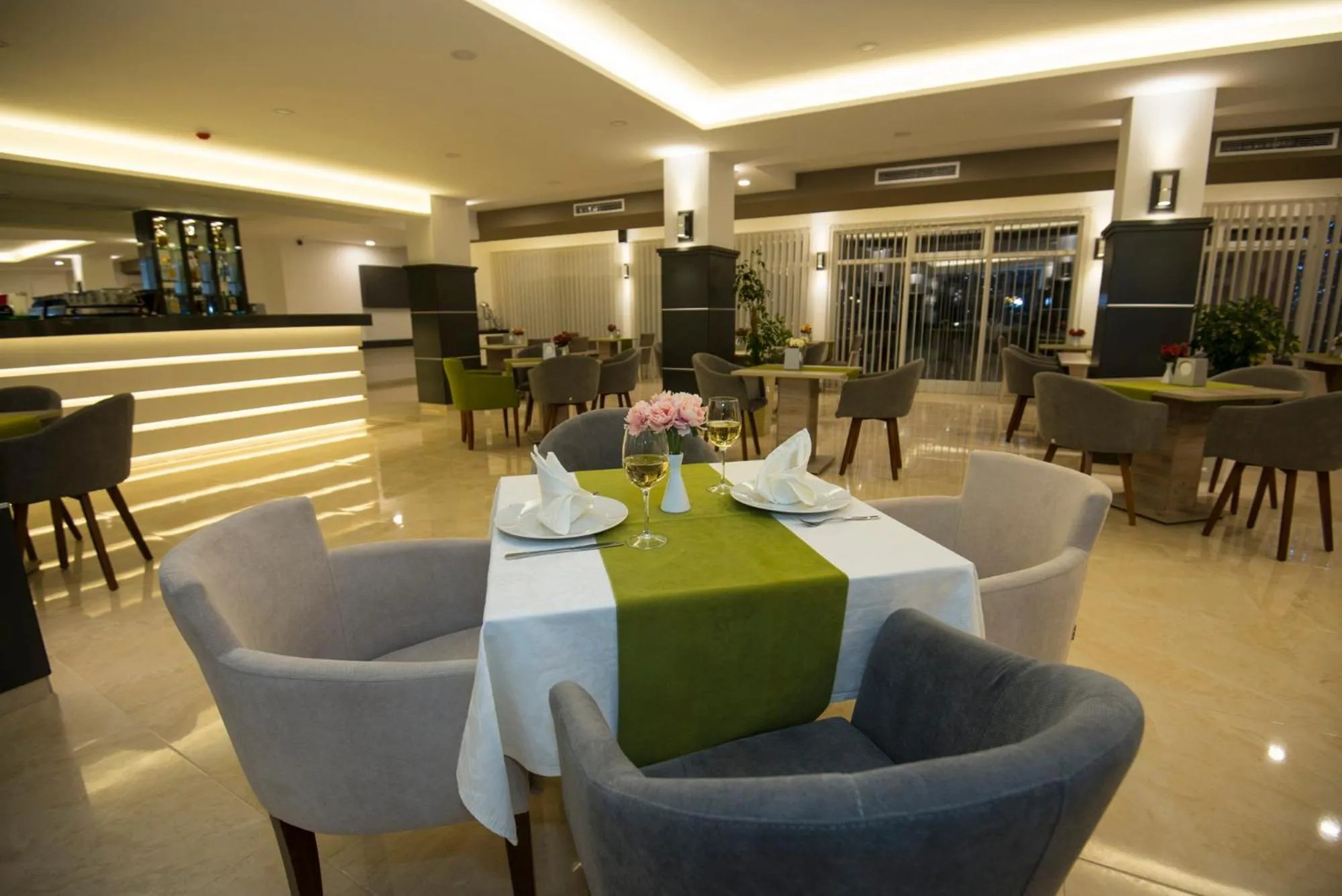 Restaurant/places to eat in Hotel Village