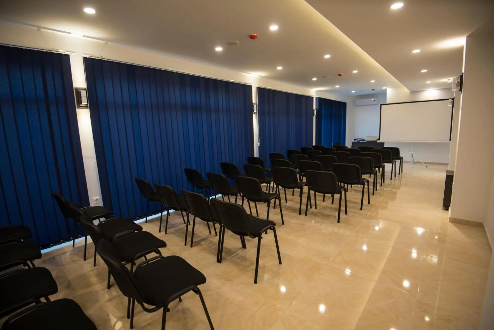 Business facilities in Hotel Village