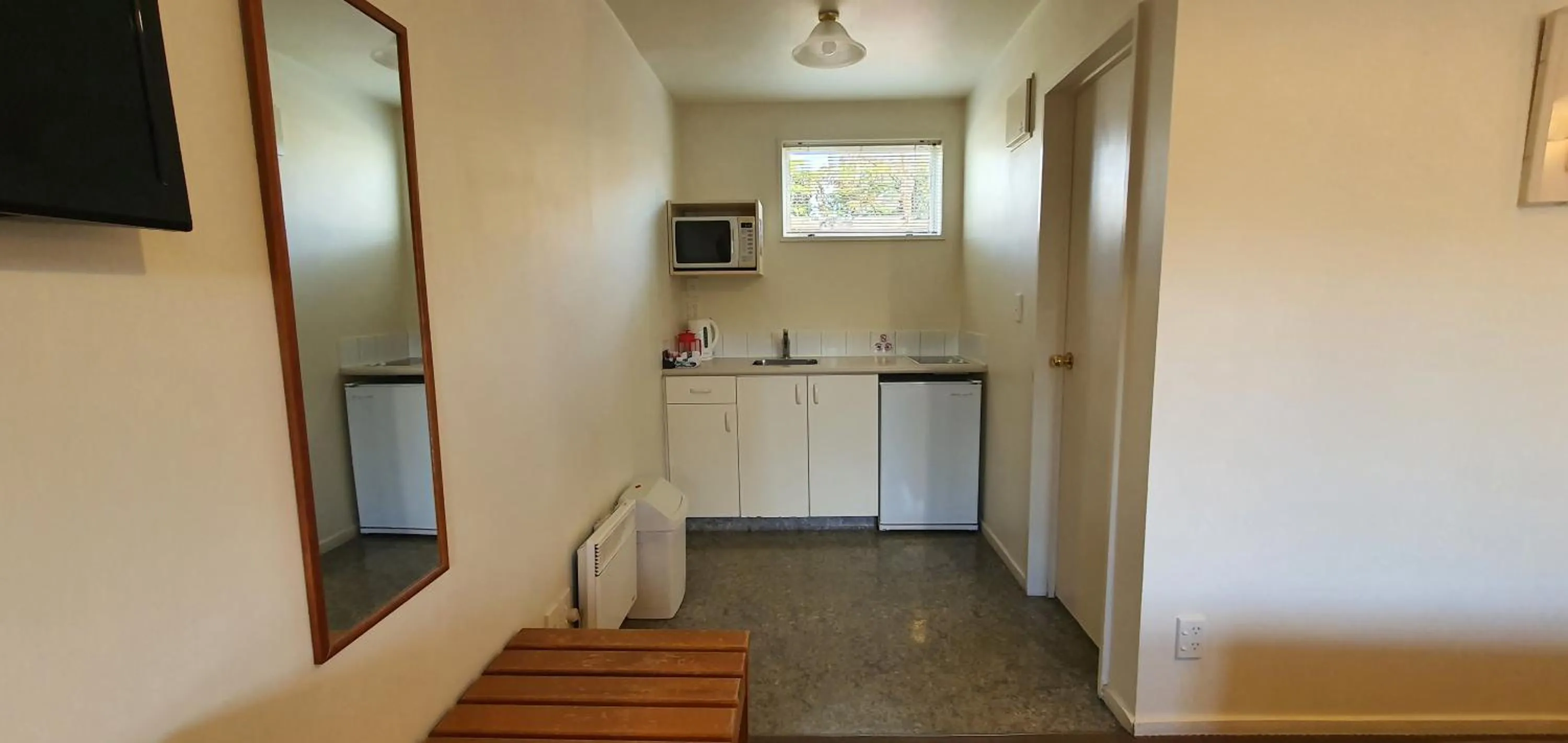 Kitchen or kitchenette in Rosewood Court Motel