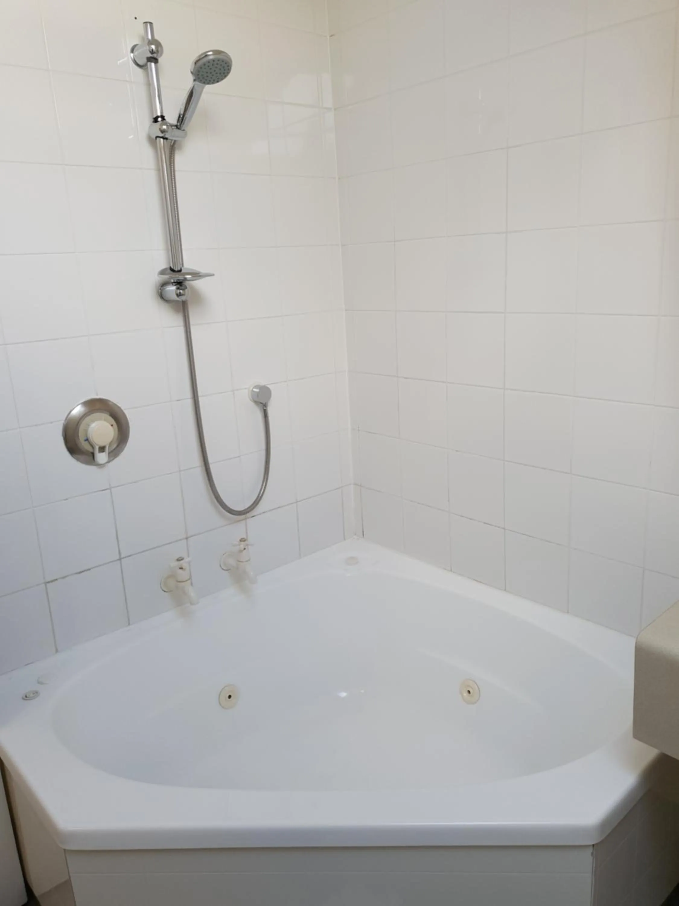 Bathroom in Rosewood Court Motel