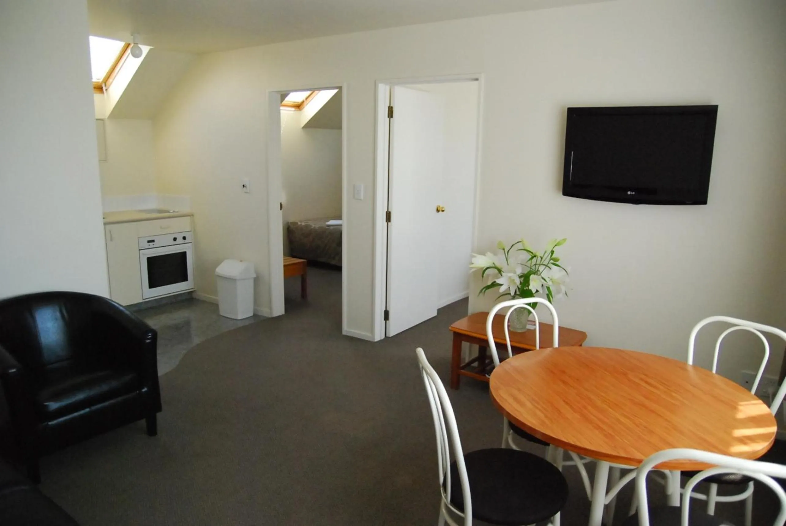Dining area in Rosewood Court Motel