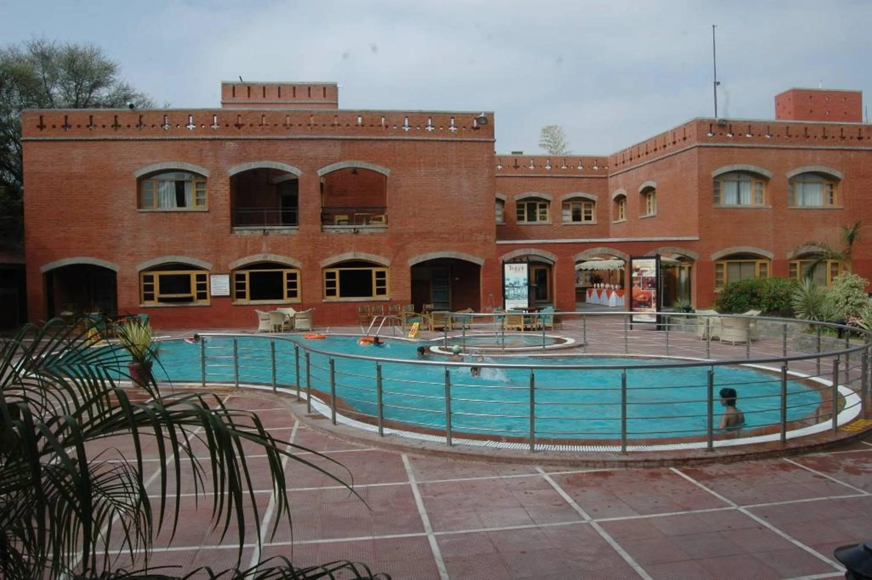Swimming pool in Cambay Sapphire, Gandhinagar