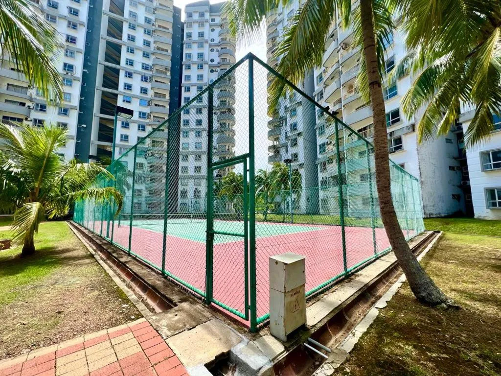 Tennis court in Maya Apartment Bay View Villas